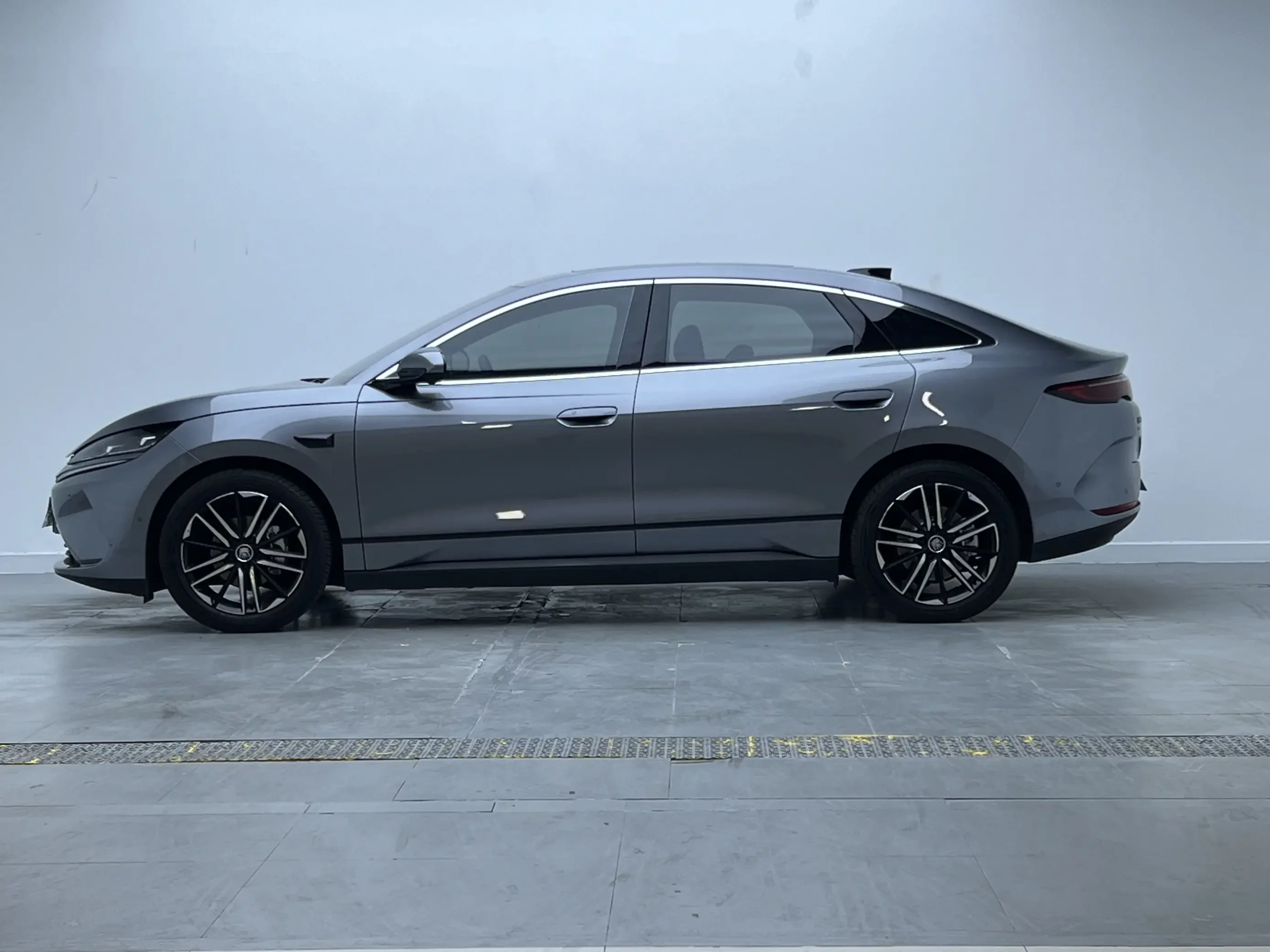 BYD Qin L EV