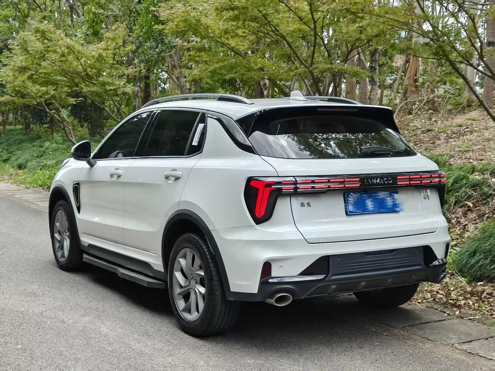 Lynk & Co 01