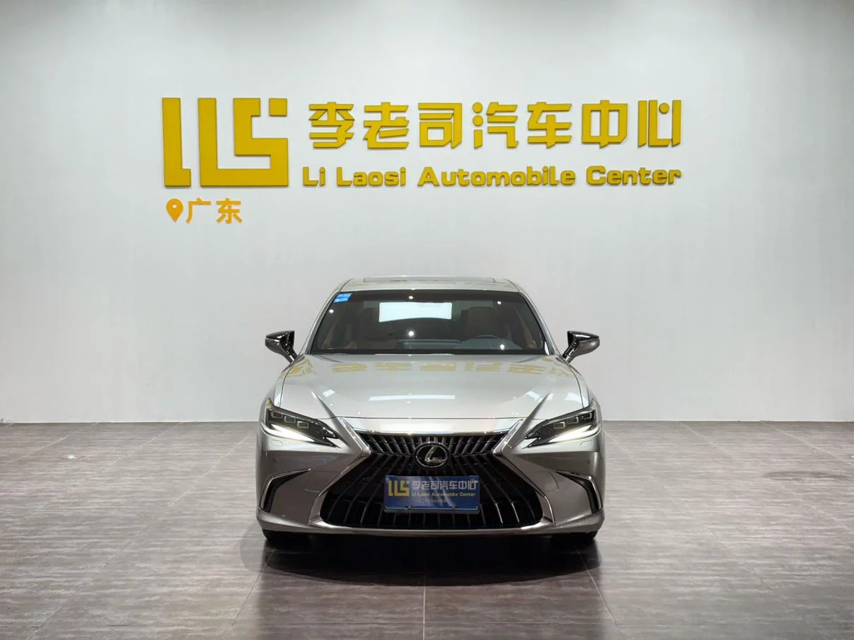 Lexus ES