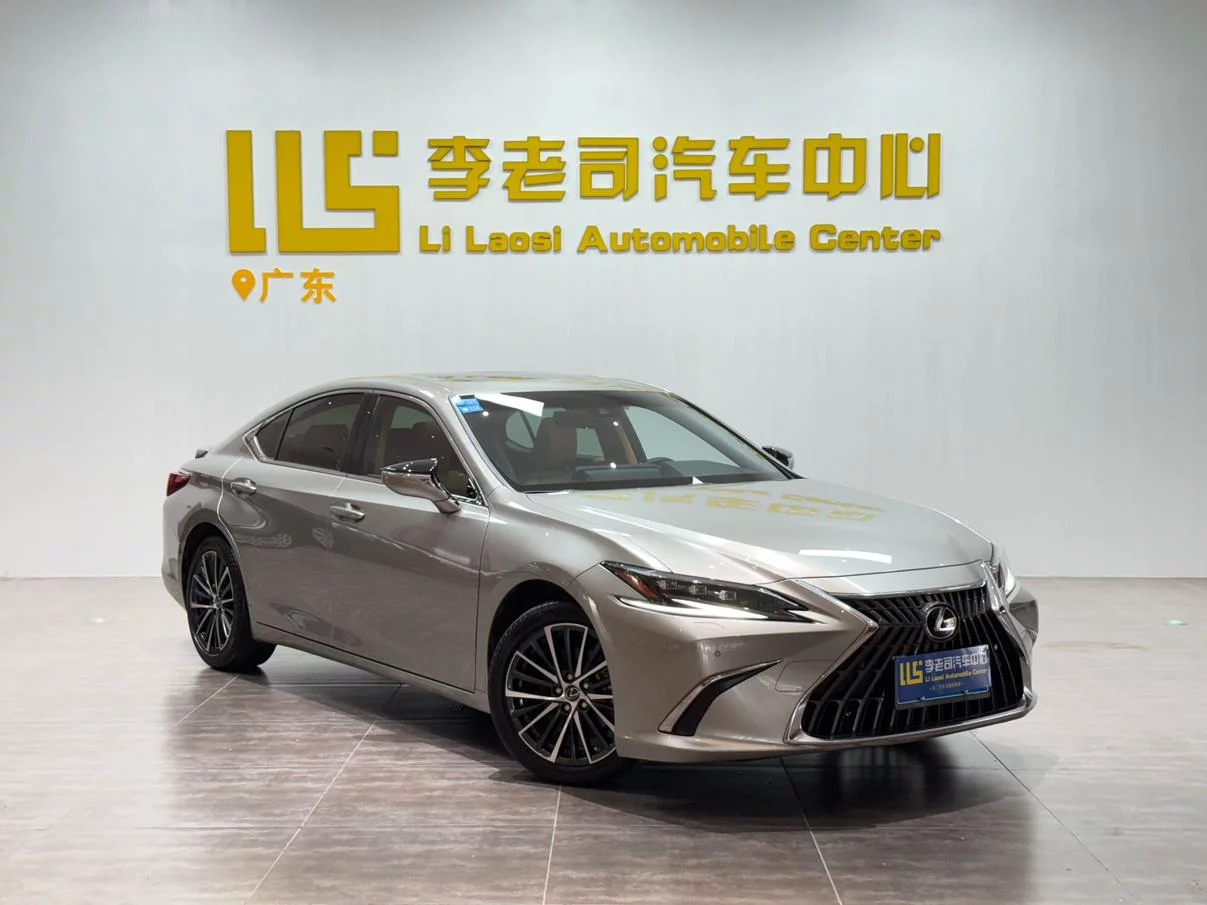 Lexus ES