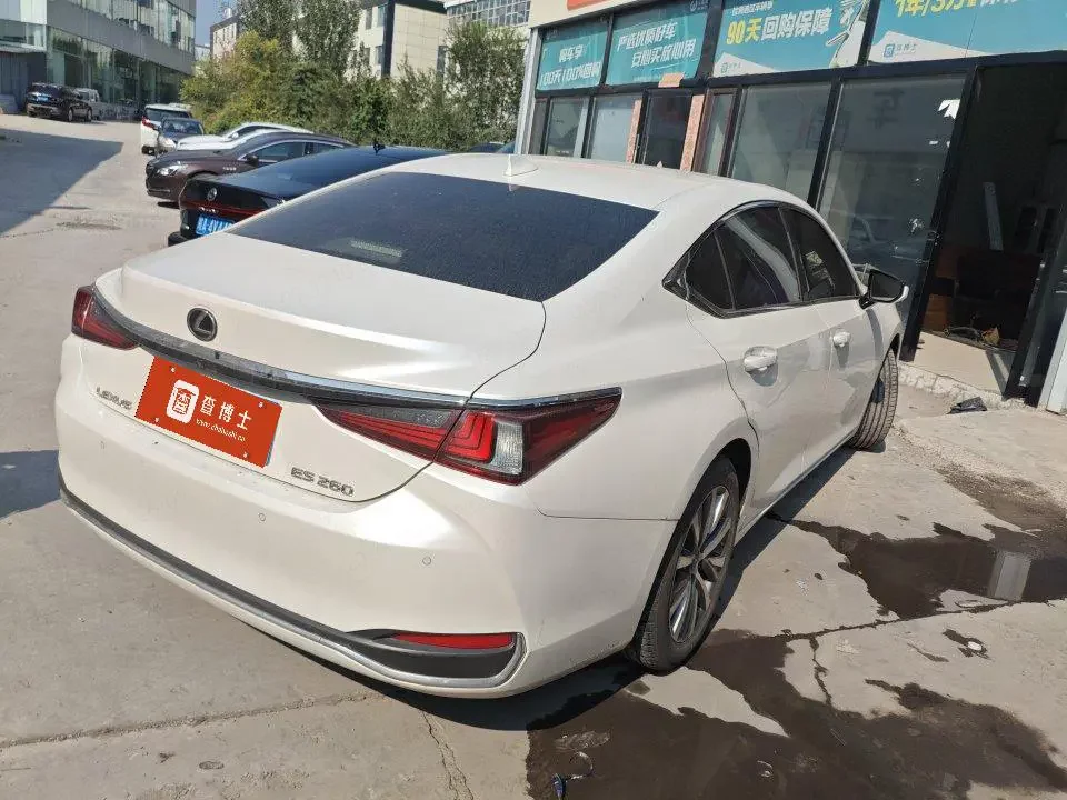 Lexus ES
