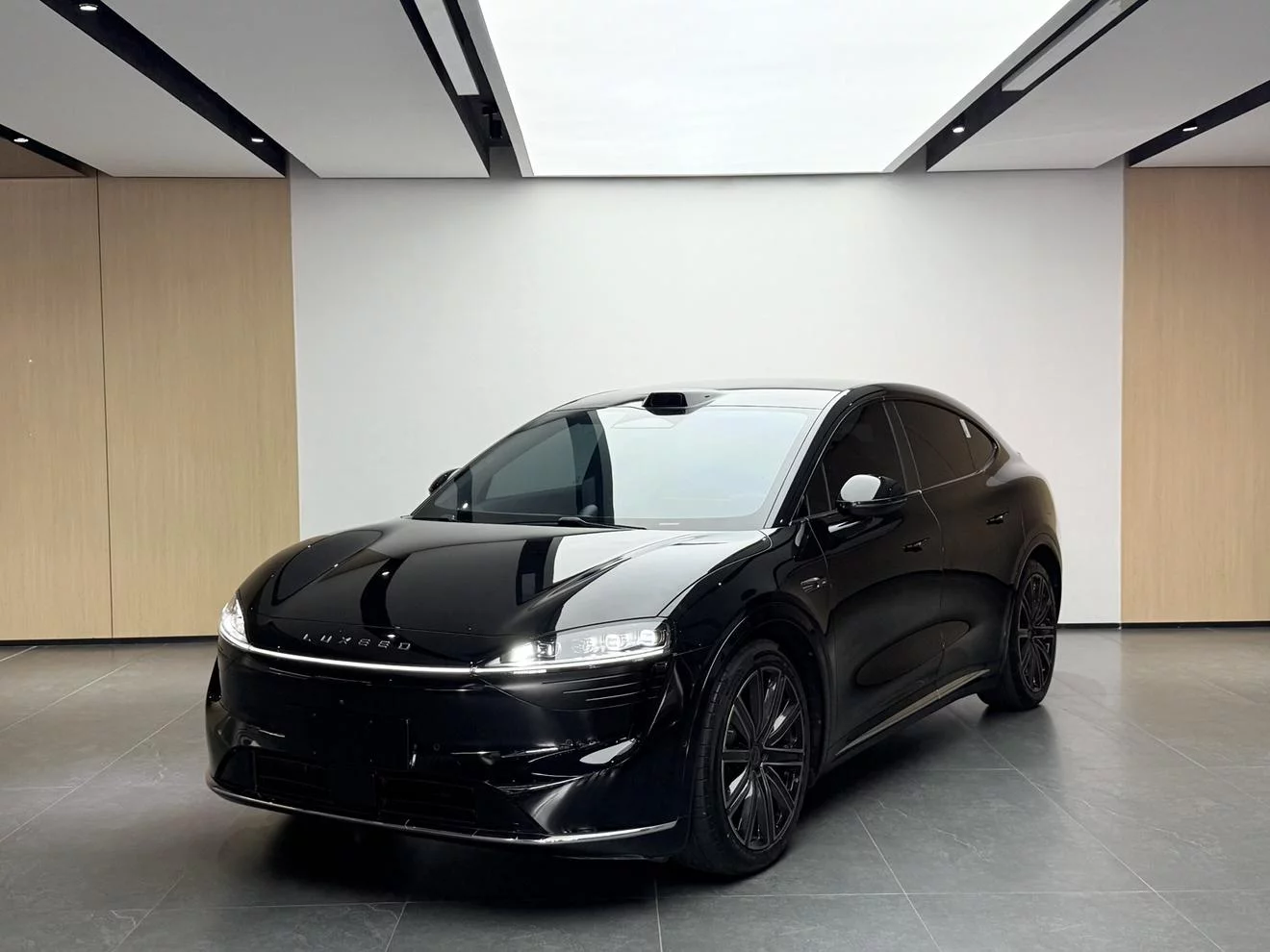 Luxeed Zhijie R7