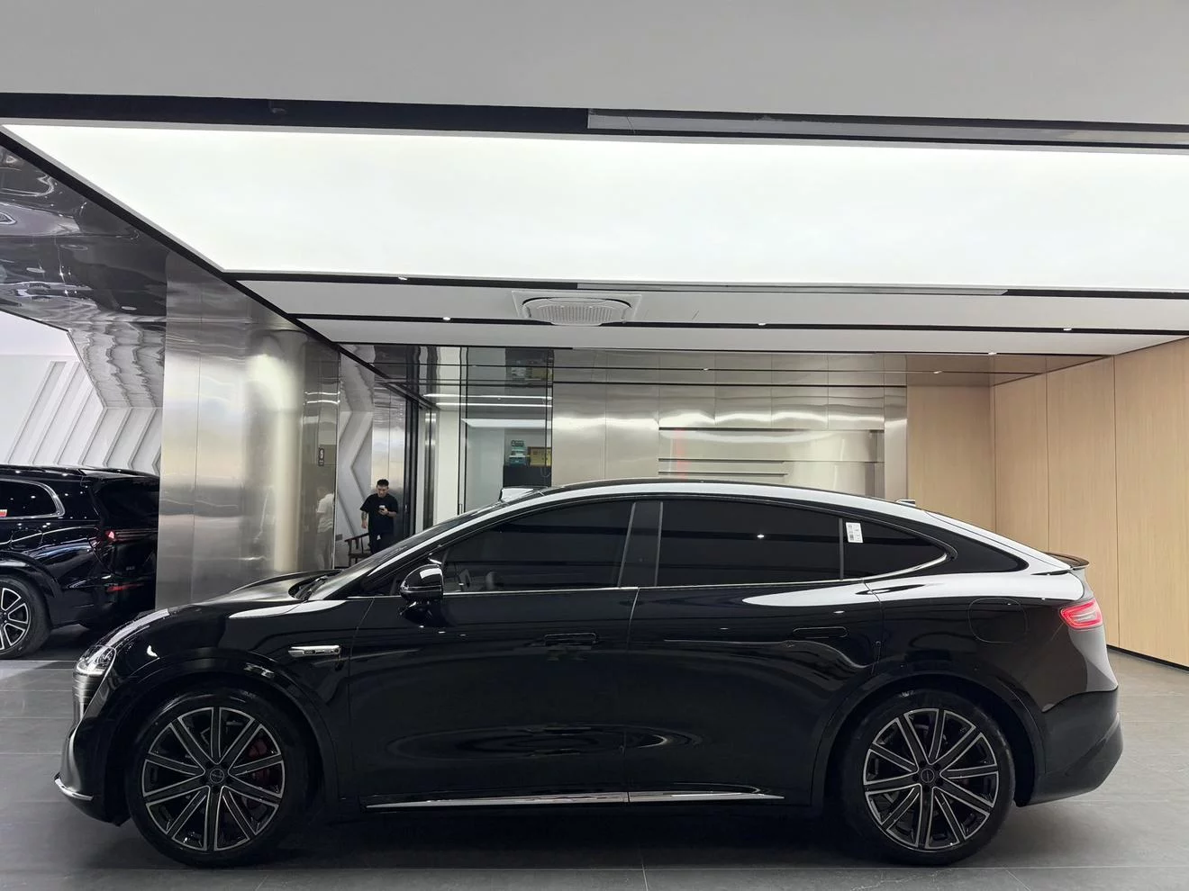 Luxeed Zhijie R7