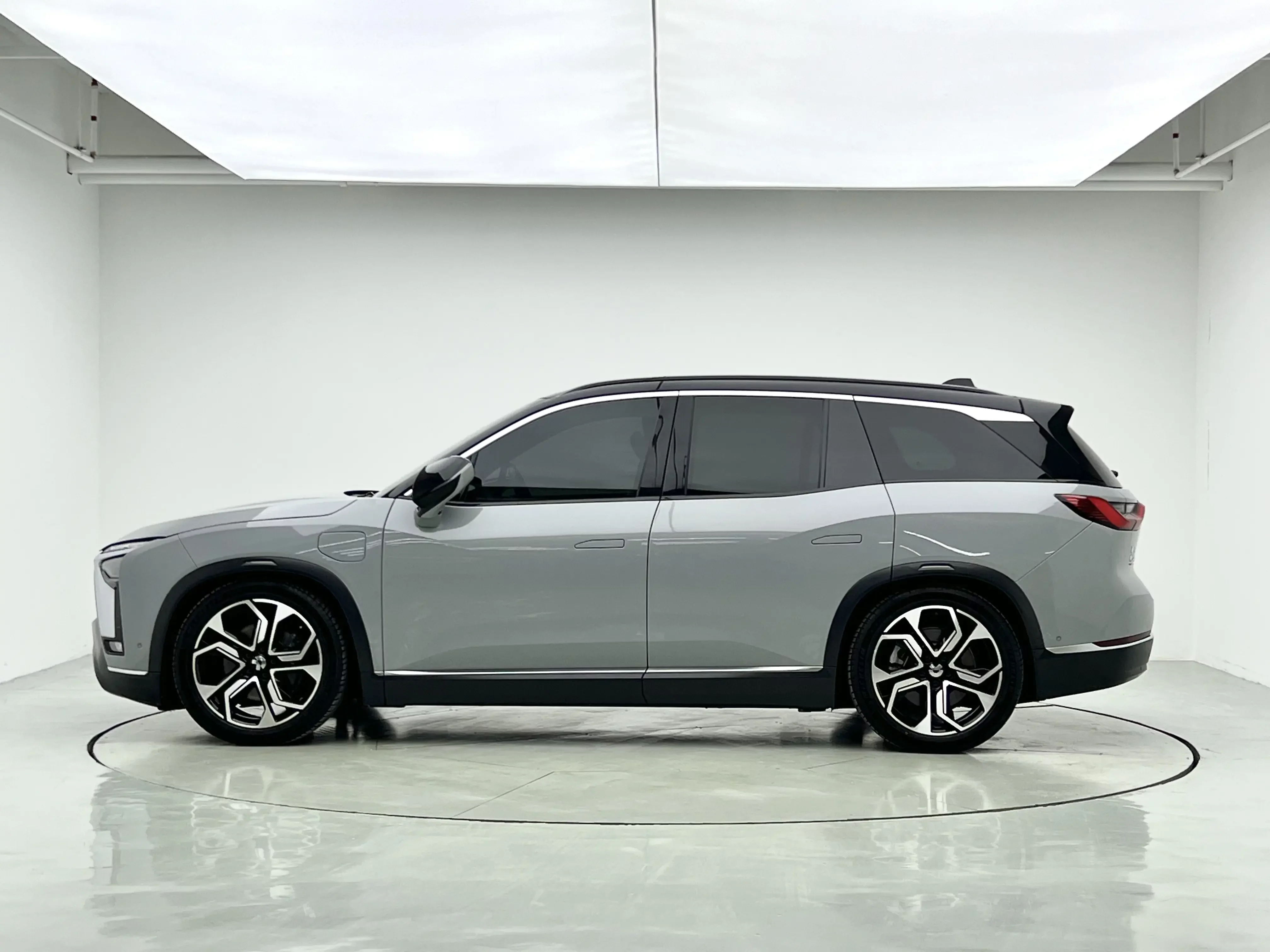 NIO ES8