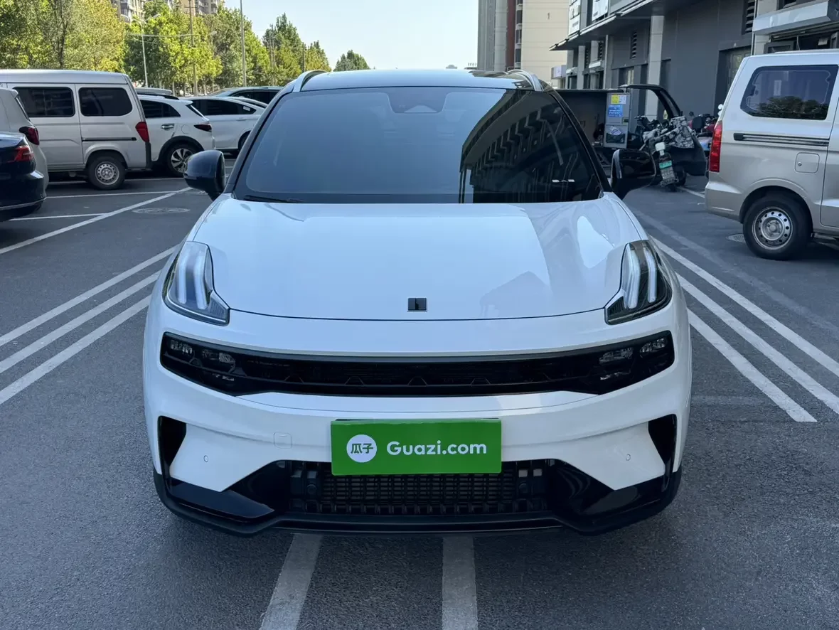 Lynk & Co 06