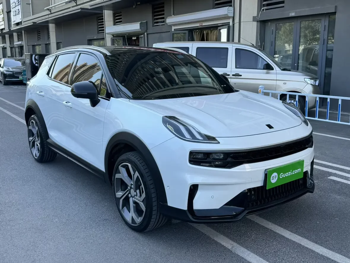 Lynk & Co 06
