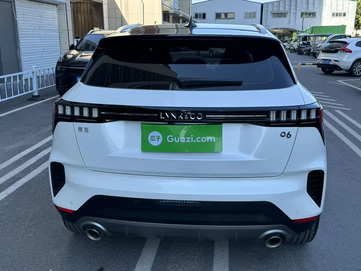 Lynk & Co 06