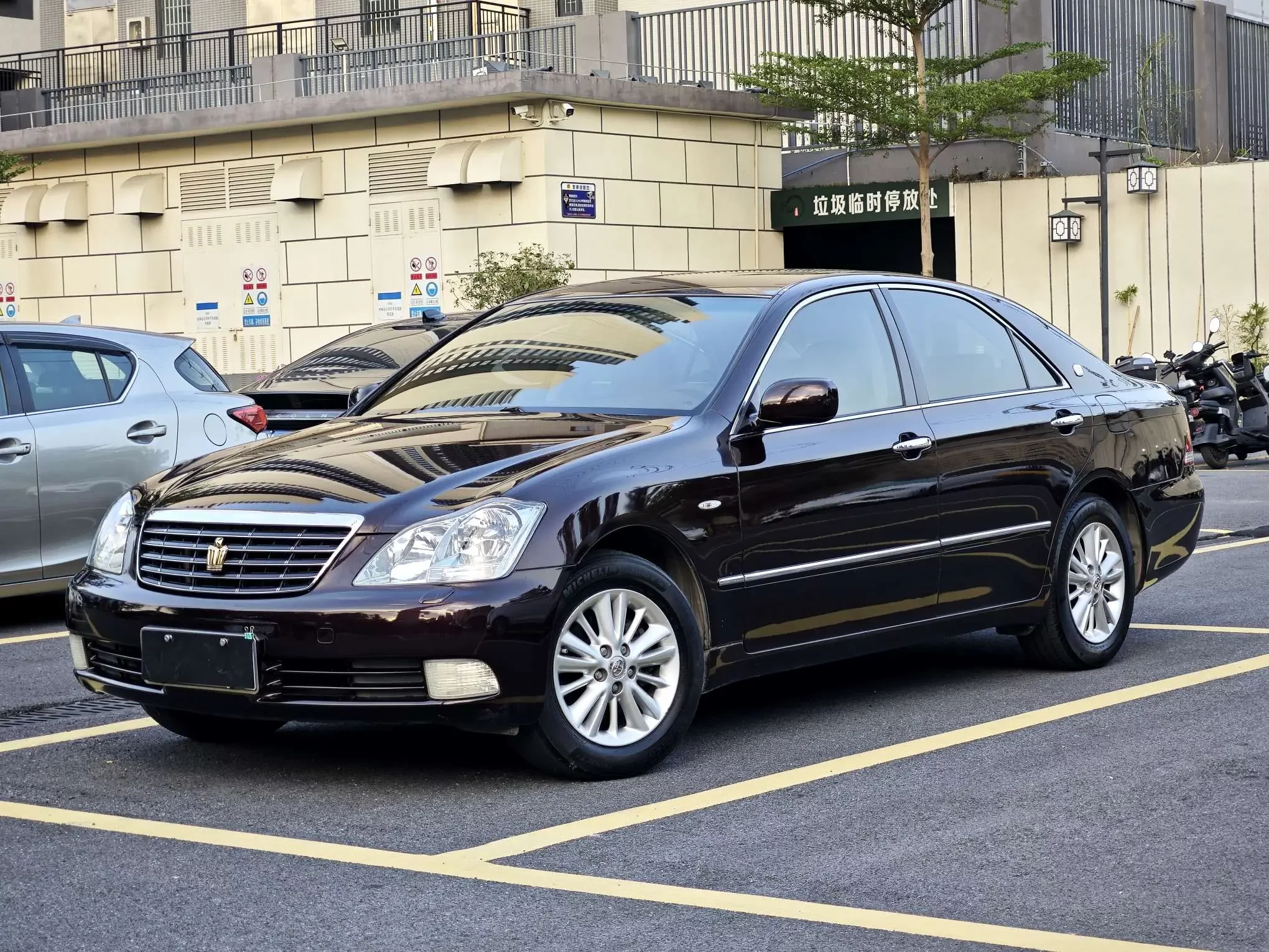 Toyota crown
