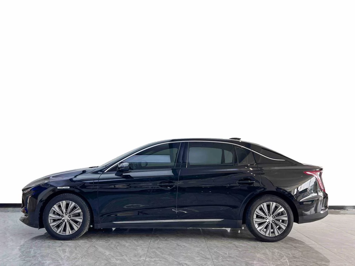 Hongqi E-QM5