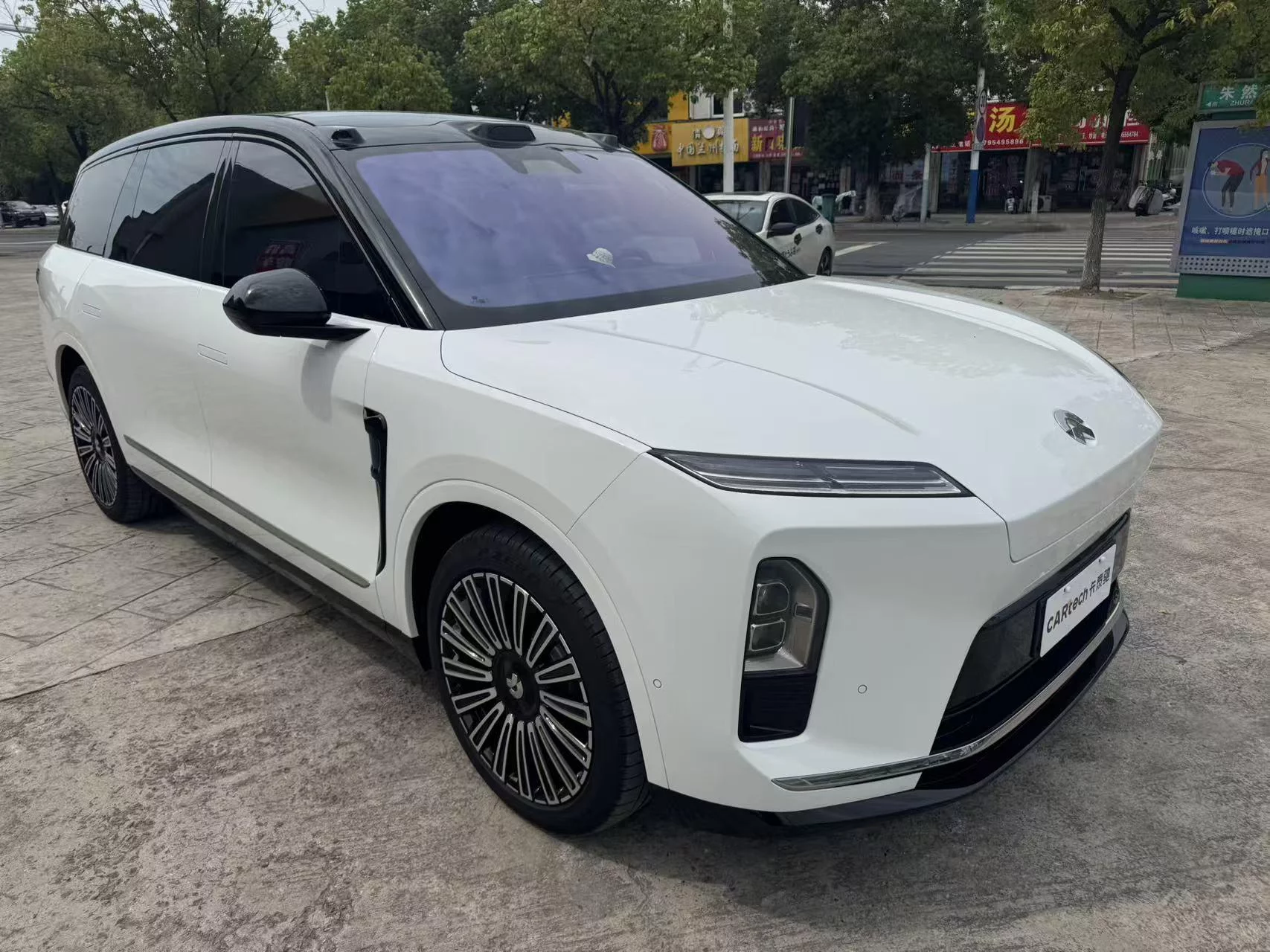 NIO ES8