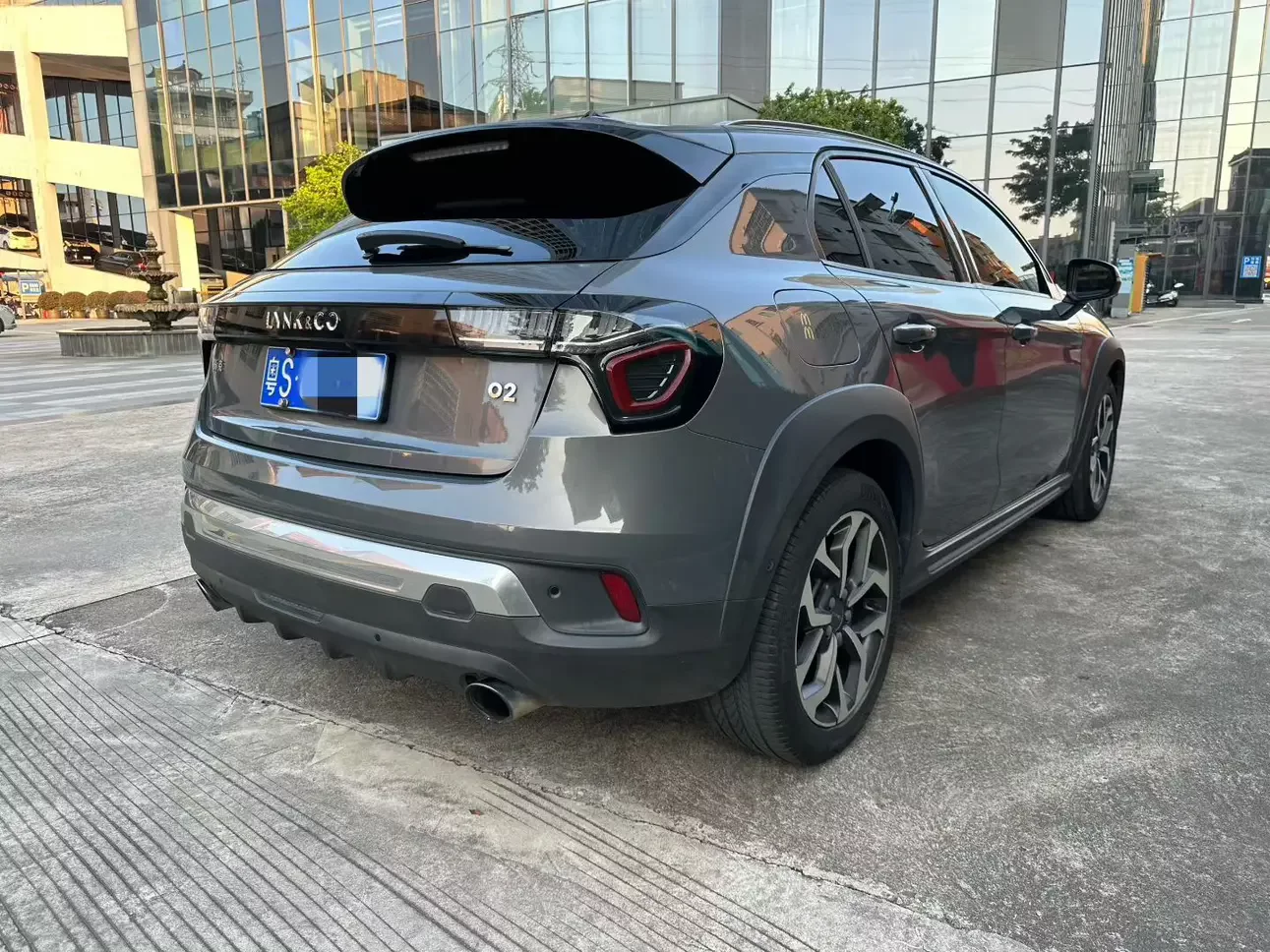 Lynk & Co 02