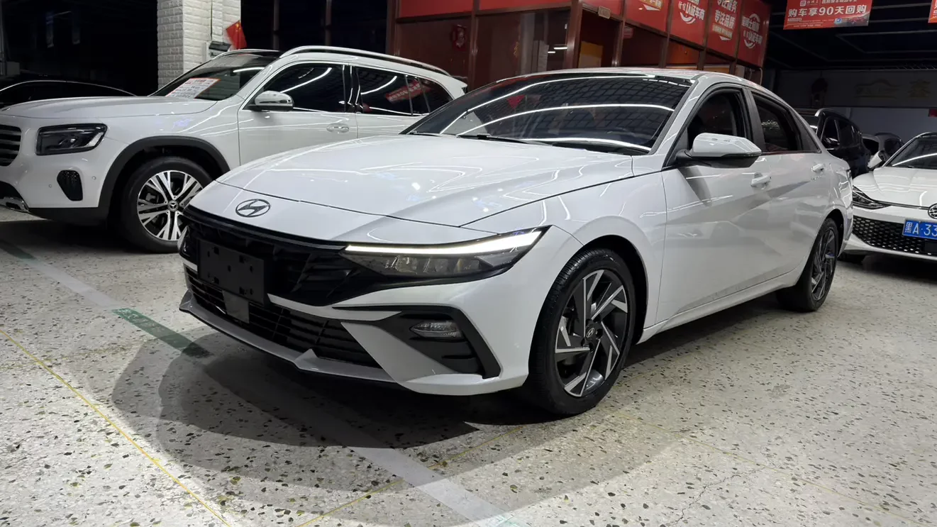 HYUNDAI ELANTRA
