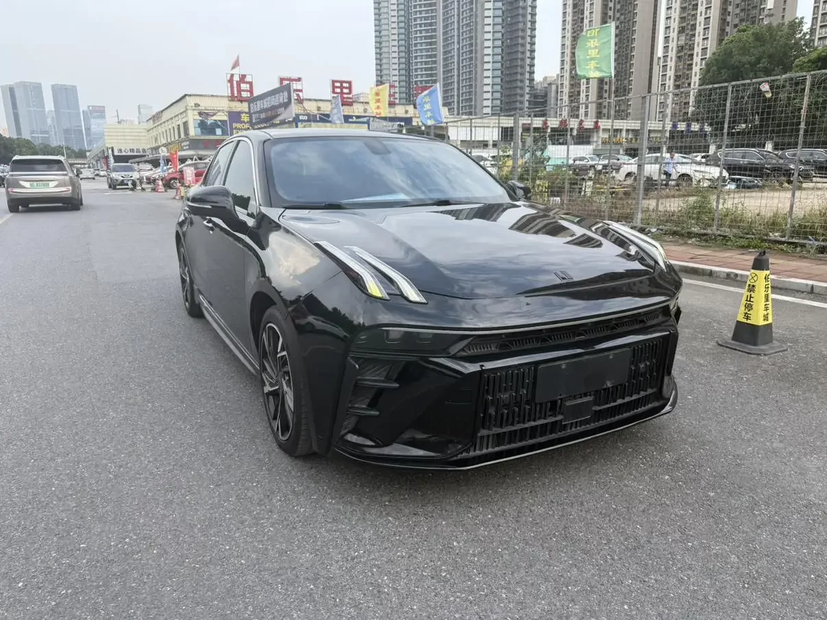 Lynk & Co 03
