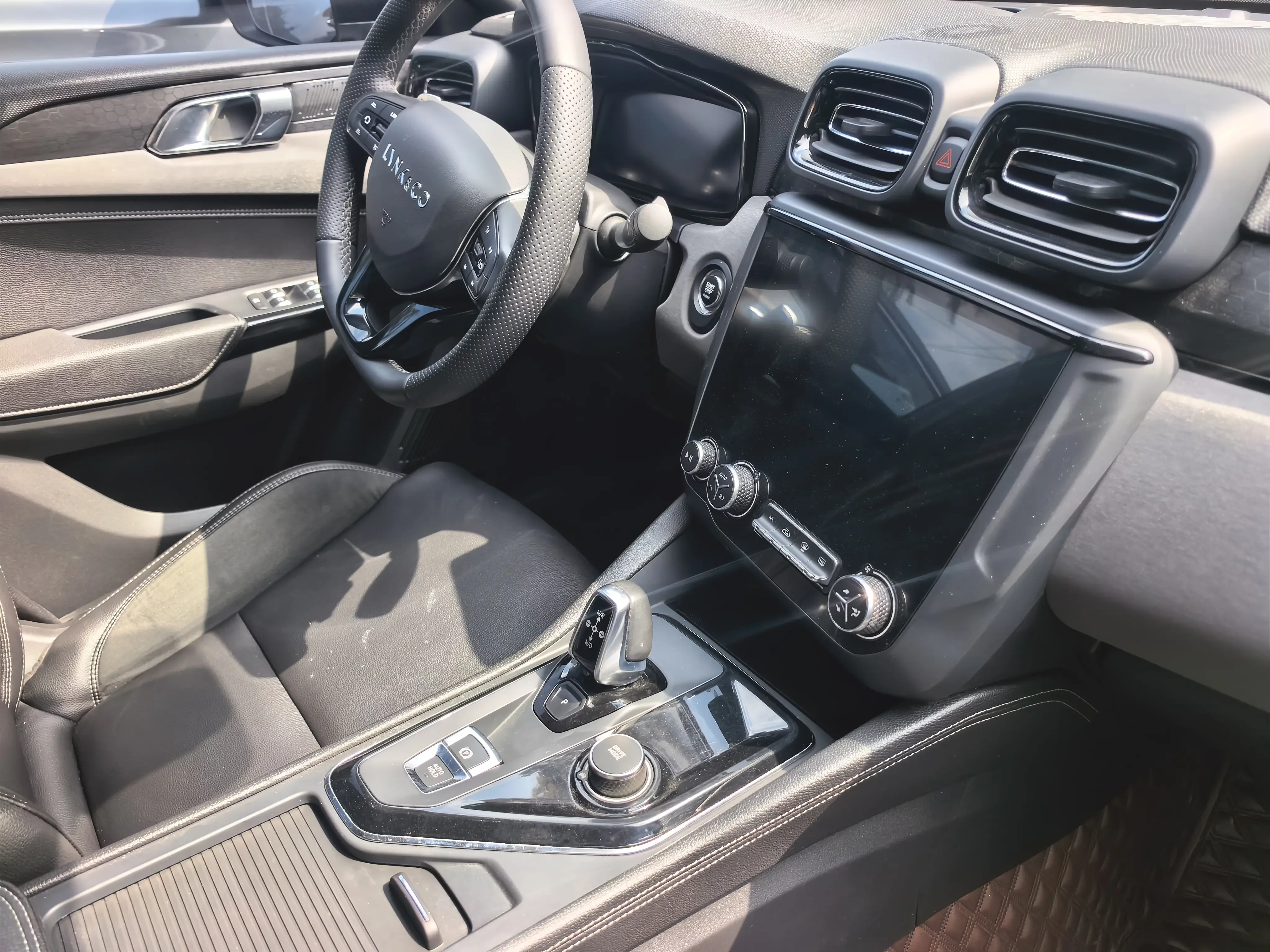 Lynk & Co 03