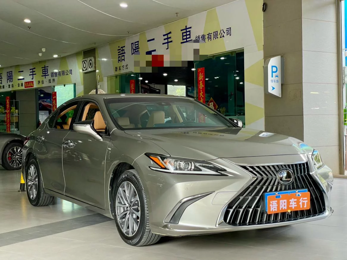 Lexus ES
