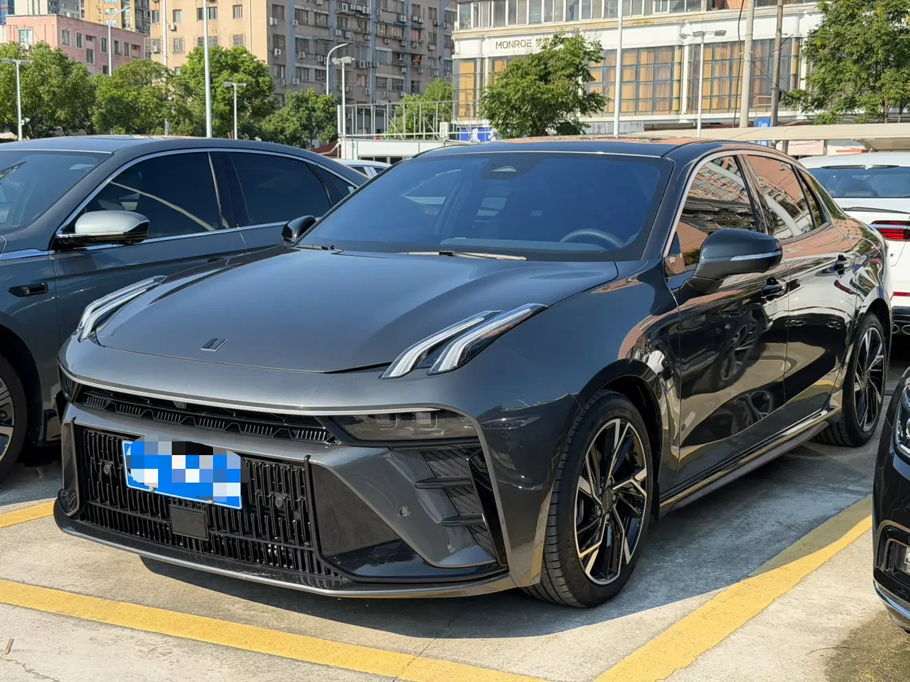 Lynk & Co 03