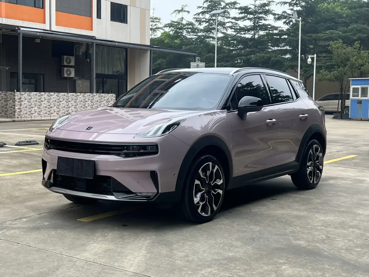 LYNK & CO 06