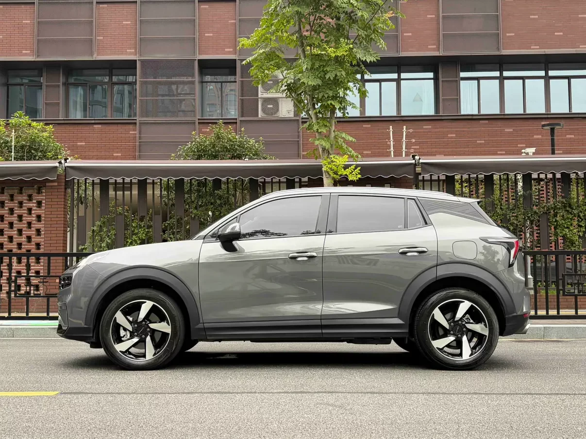 Lynk & Co 06 EM-P