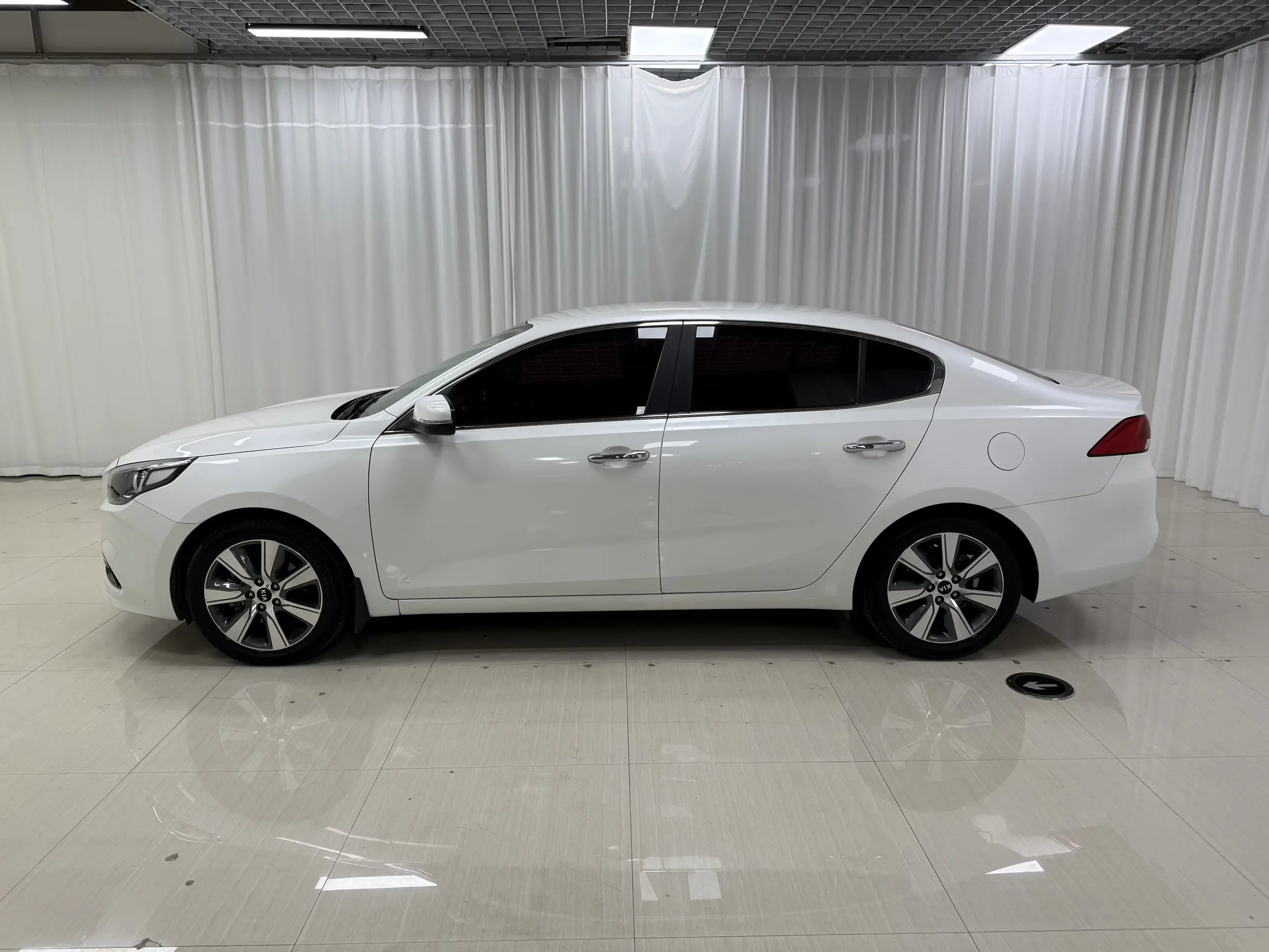Kia K4