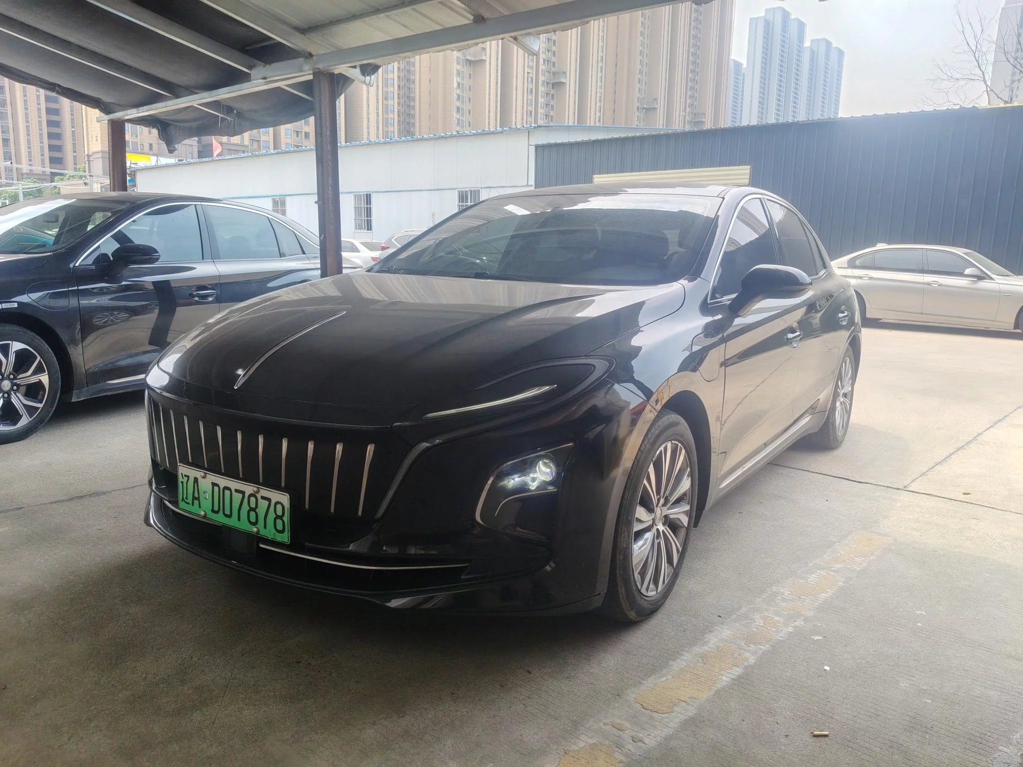 Hongqi E-QM5