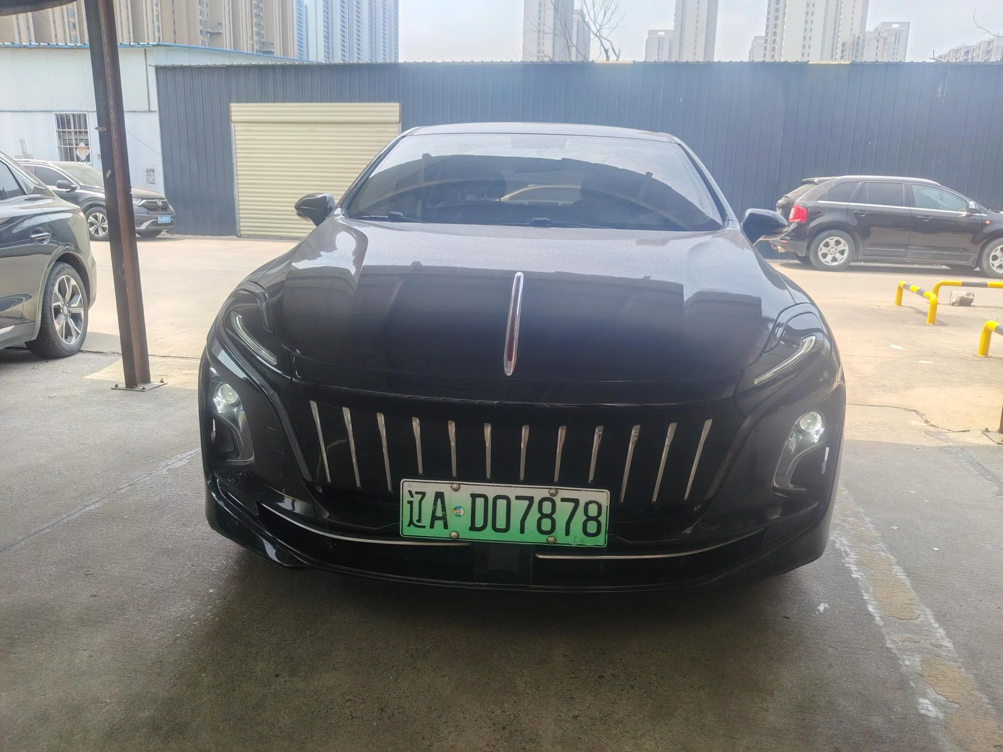 Hongqi E-QM5