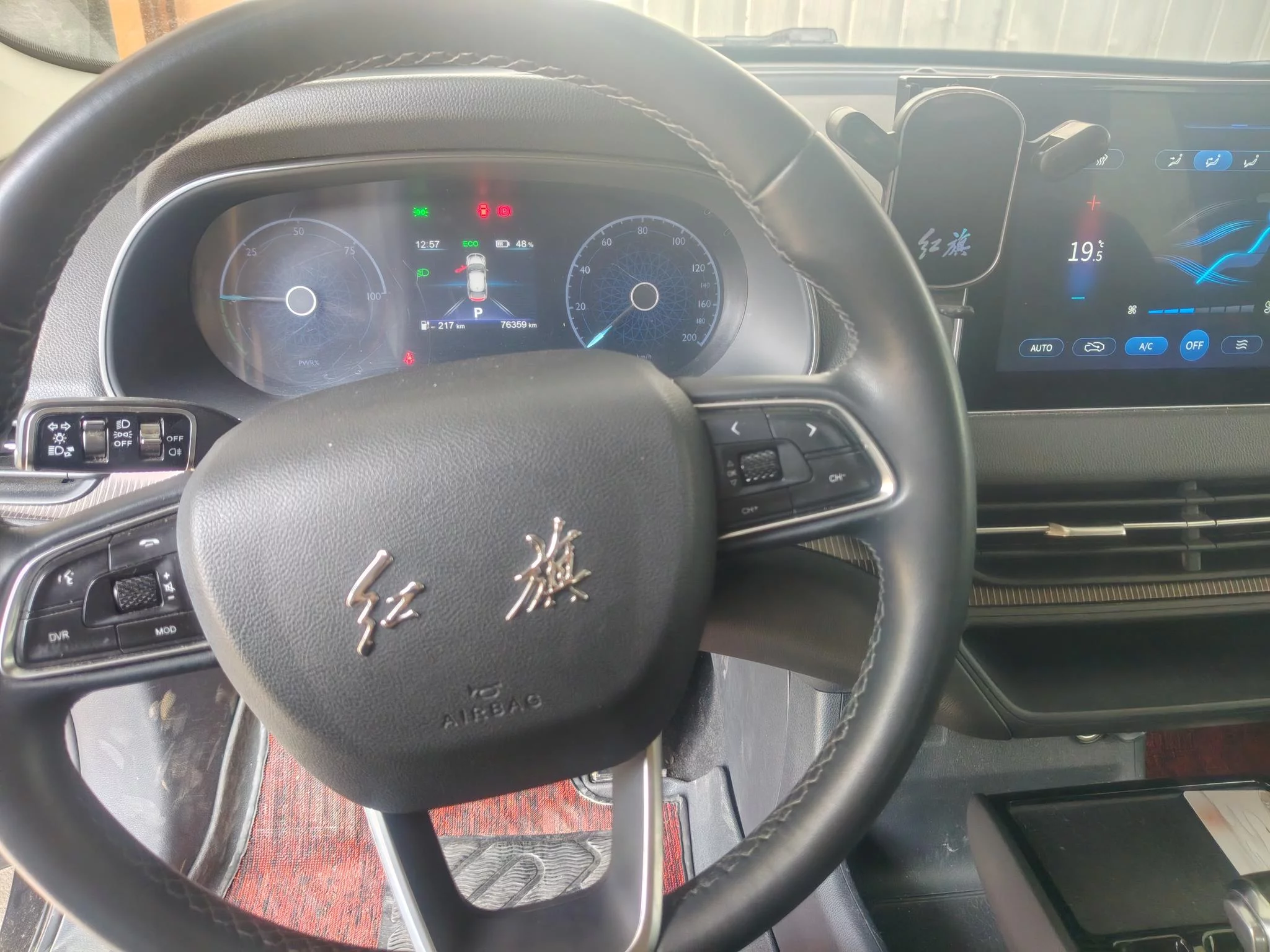 Hongqi E-QM5