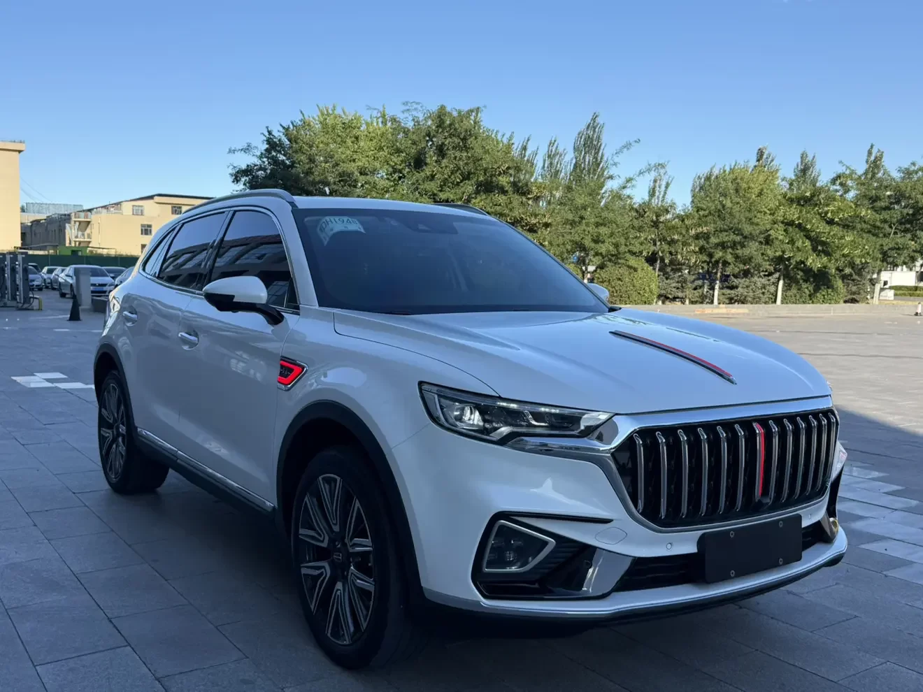 Hongqi HS5