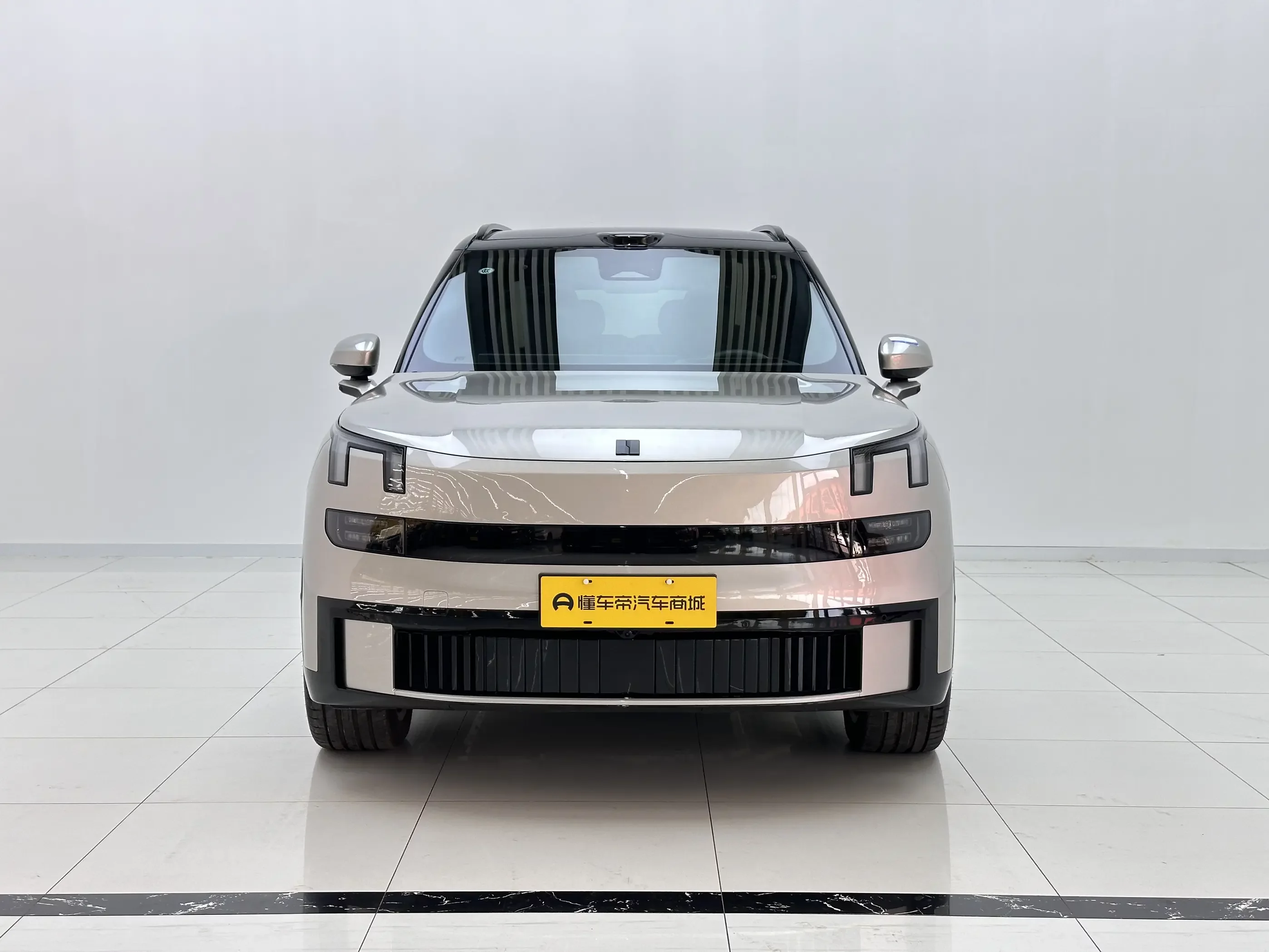 Lynk & Co 900