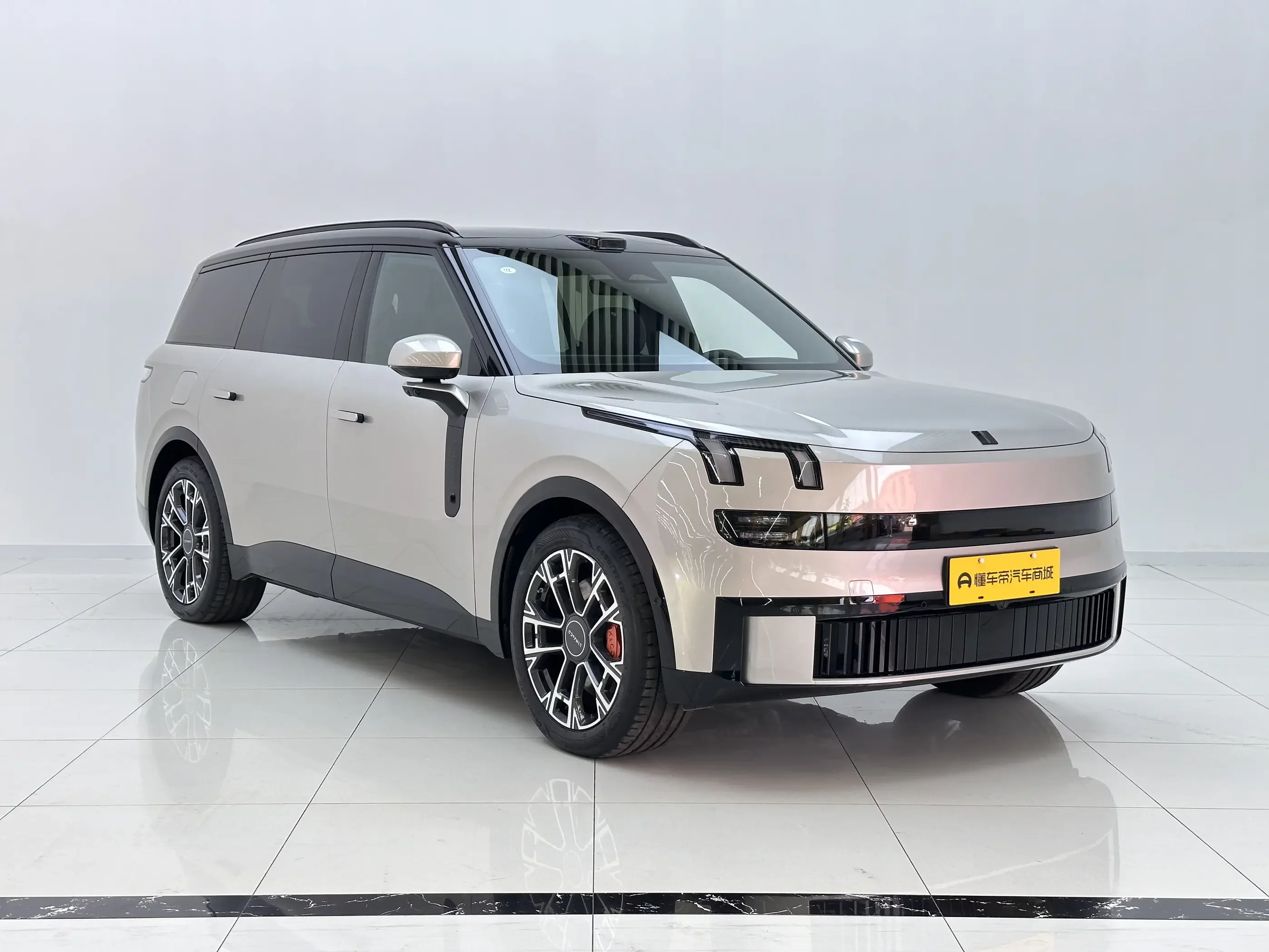 Lynk & Co 900