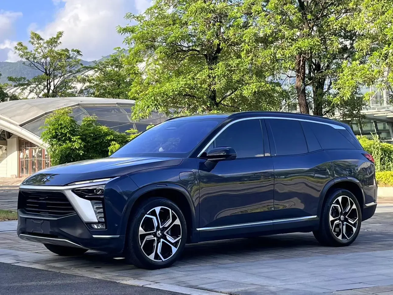 NIO ES8