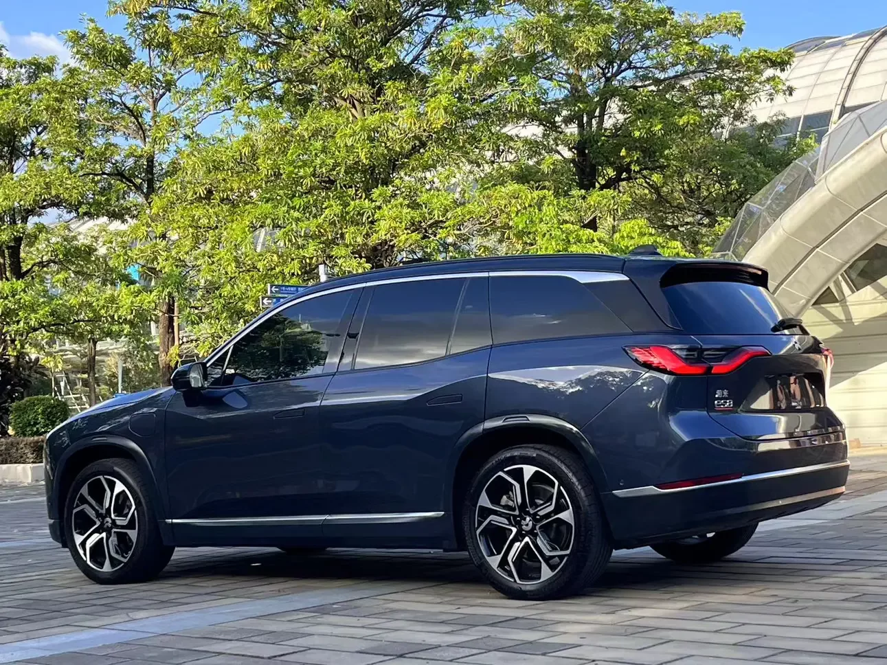 NIO ES8