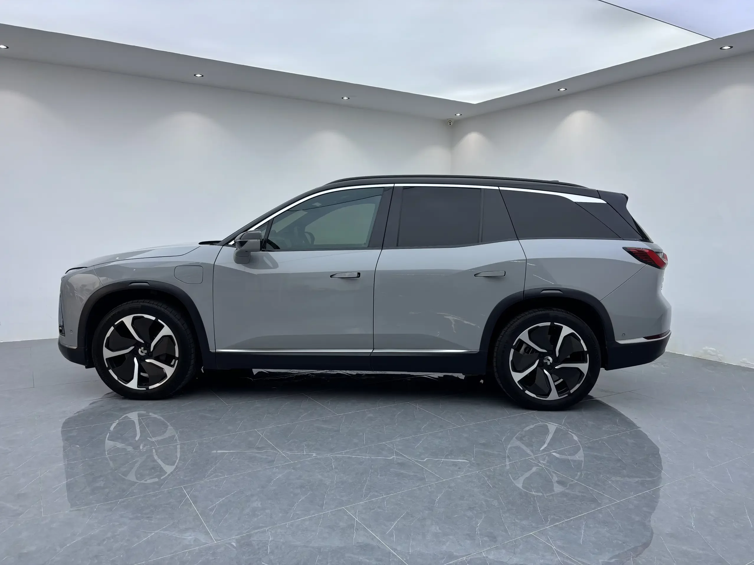 NIO ES8