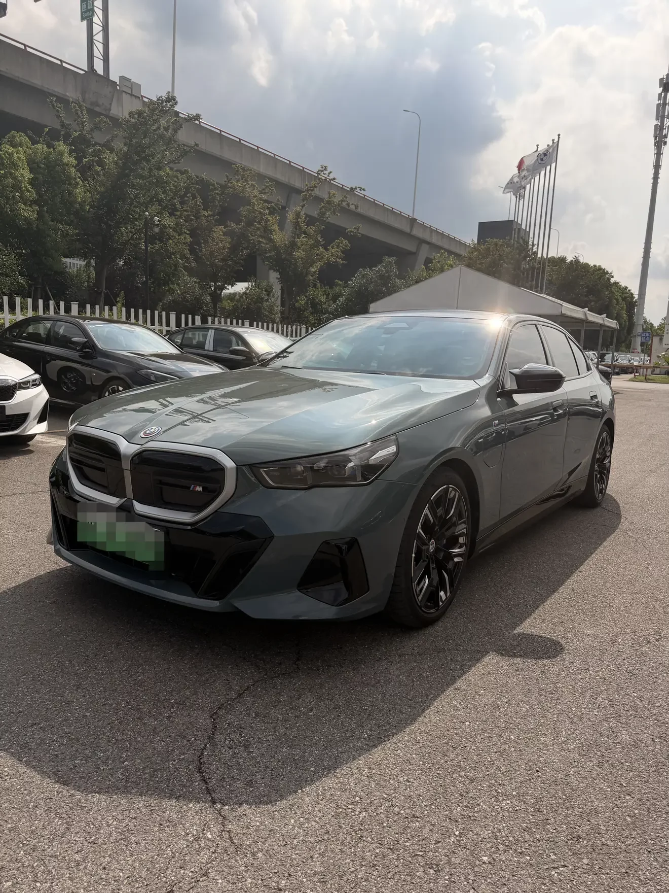 BMW i5