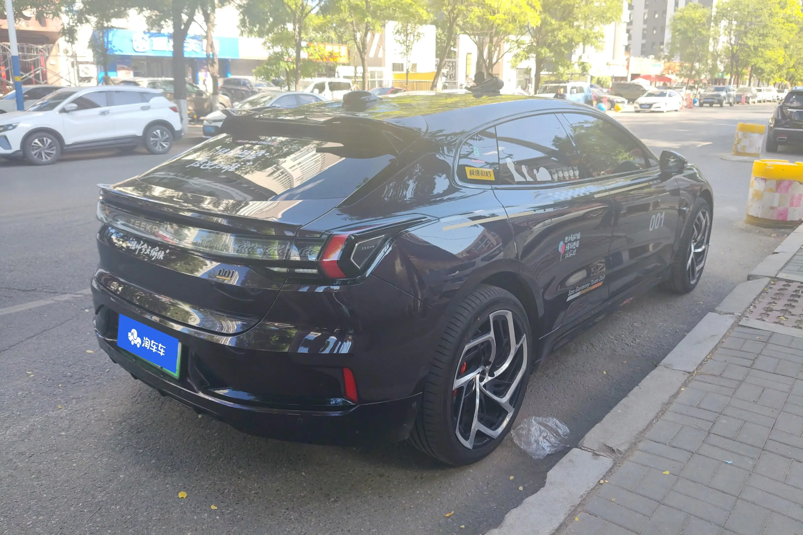 ZEEKR 001