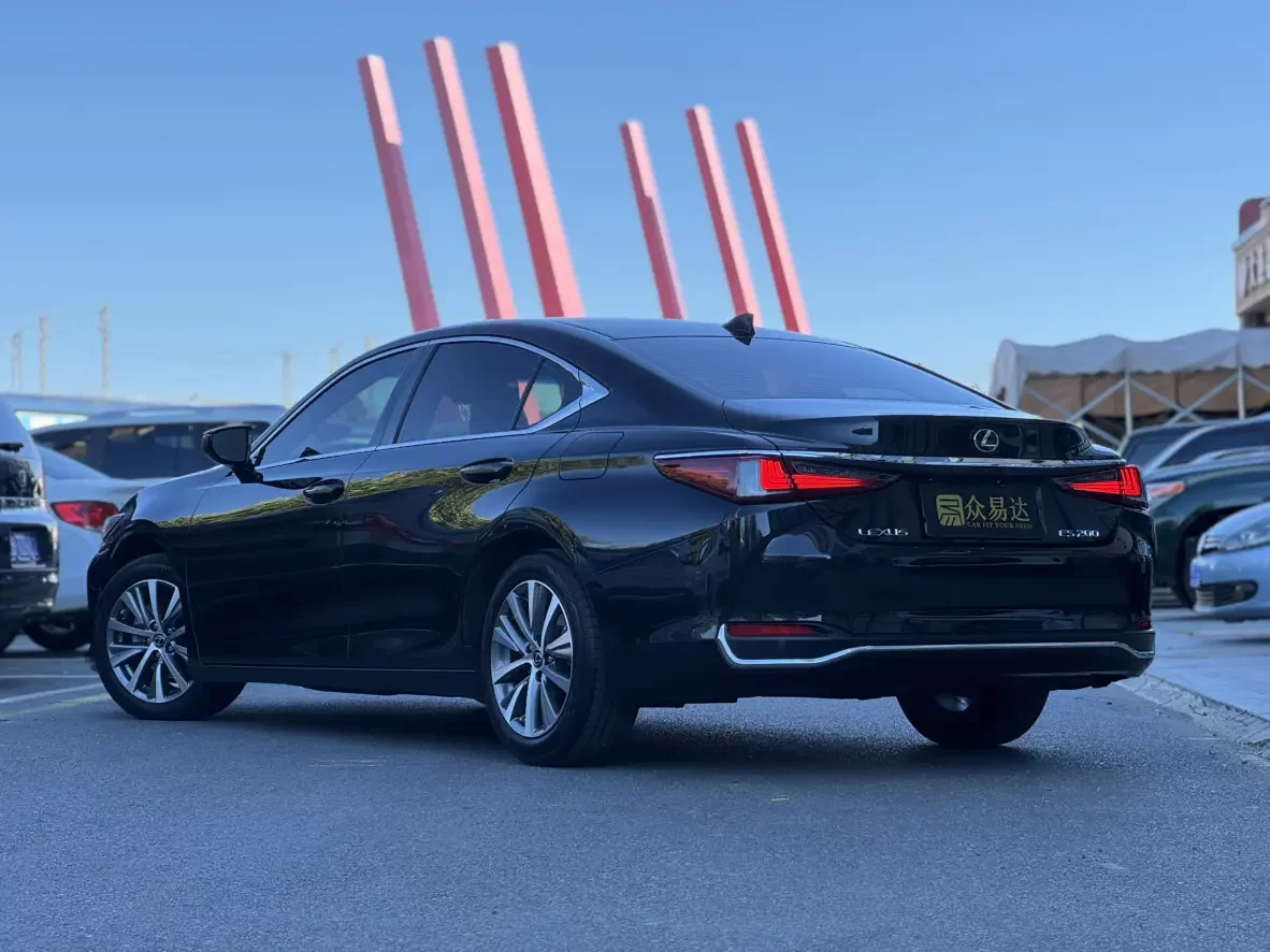 Lexus ES