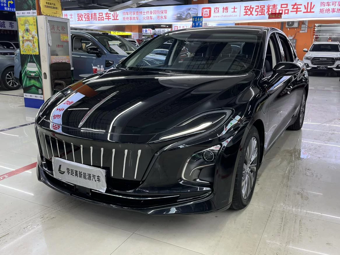 Hongqi E-QM5