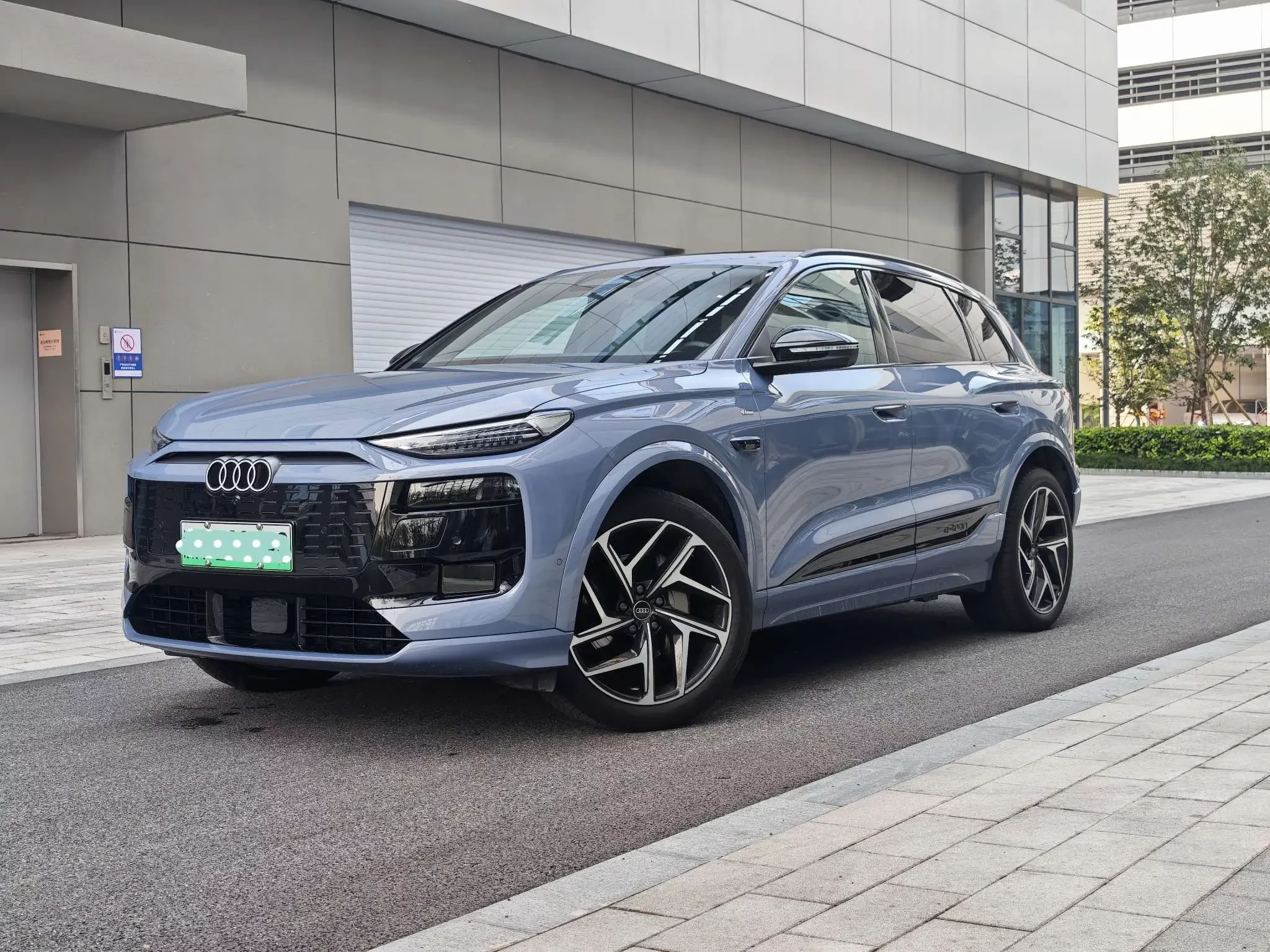 Audi Q6L e-tron