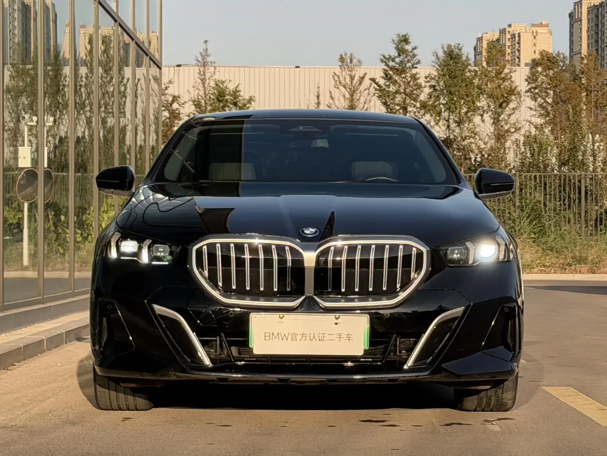 BMW i5
