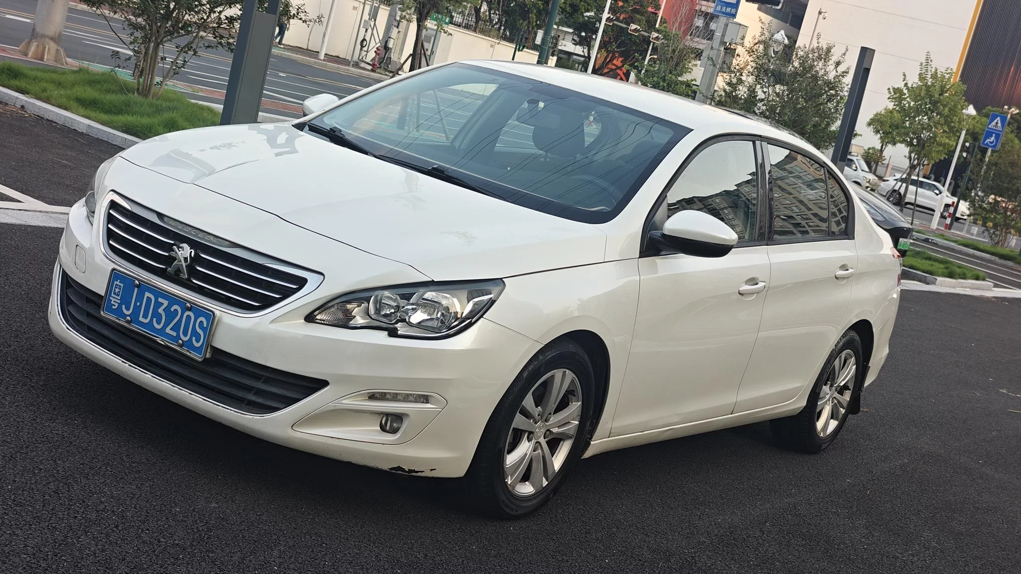 Peugeot 408