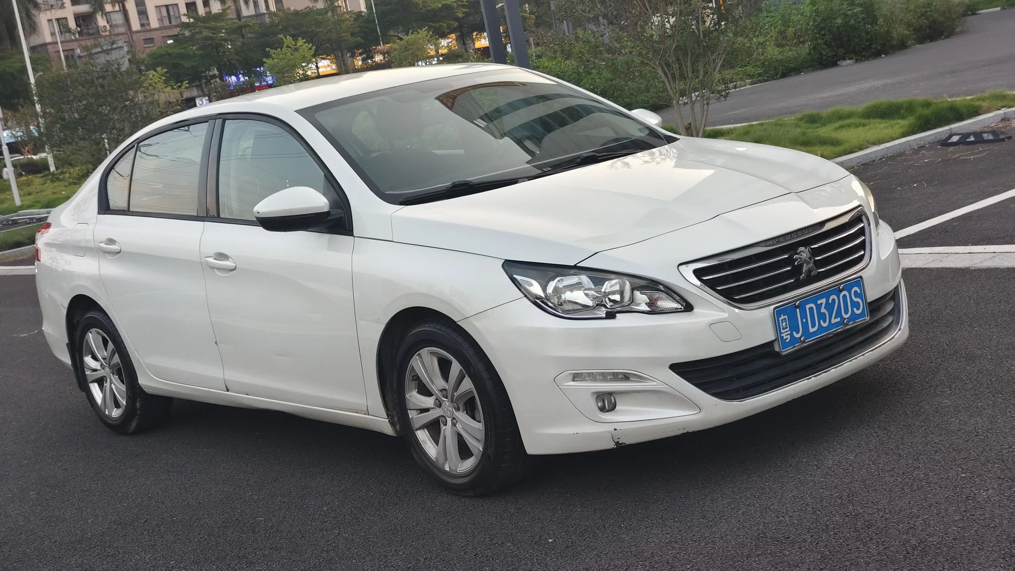 Peugeot 408