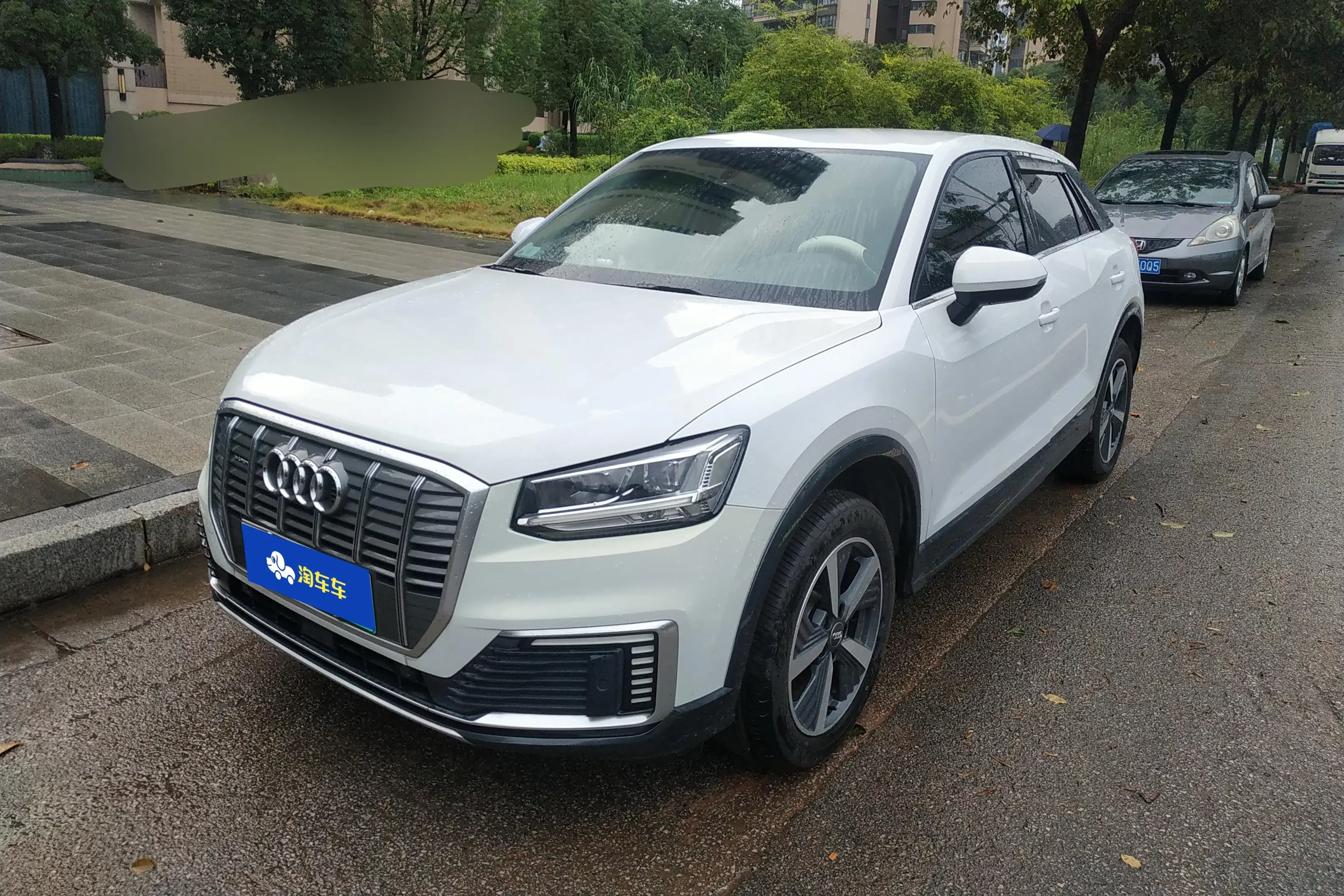Audi Q2L e-tron