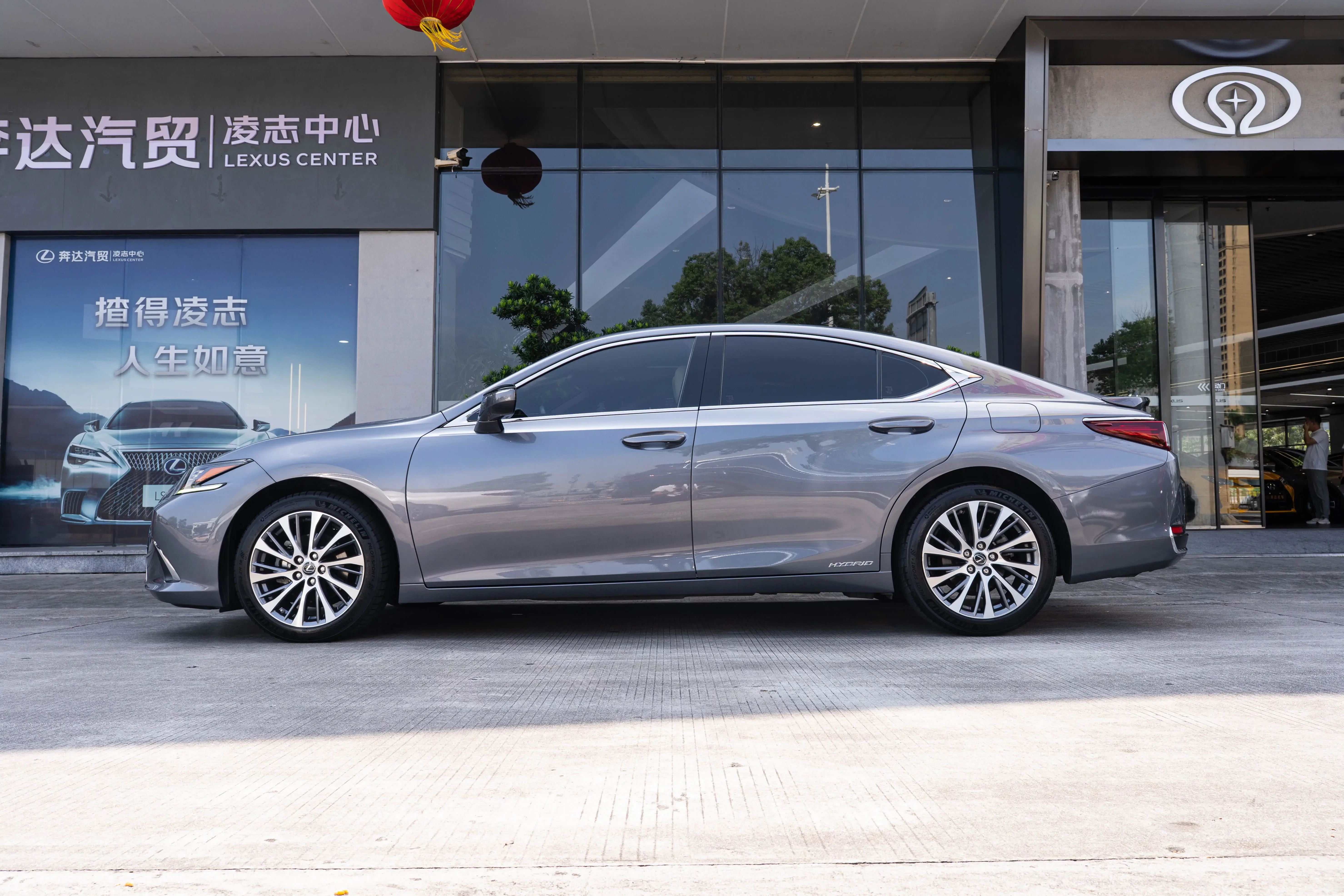 Lexus ES