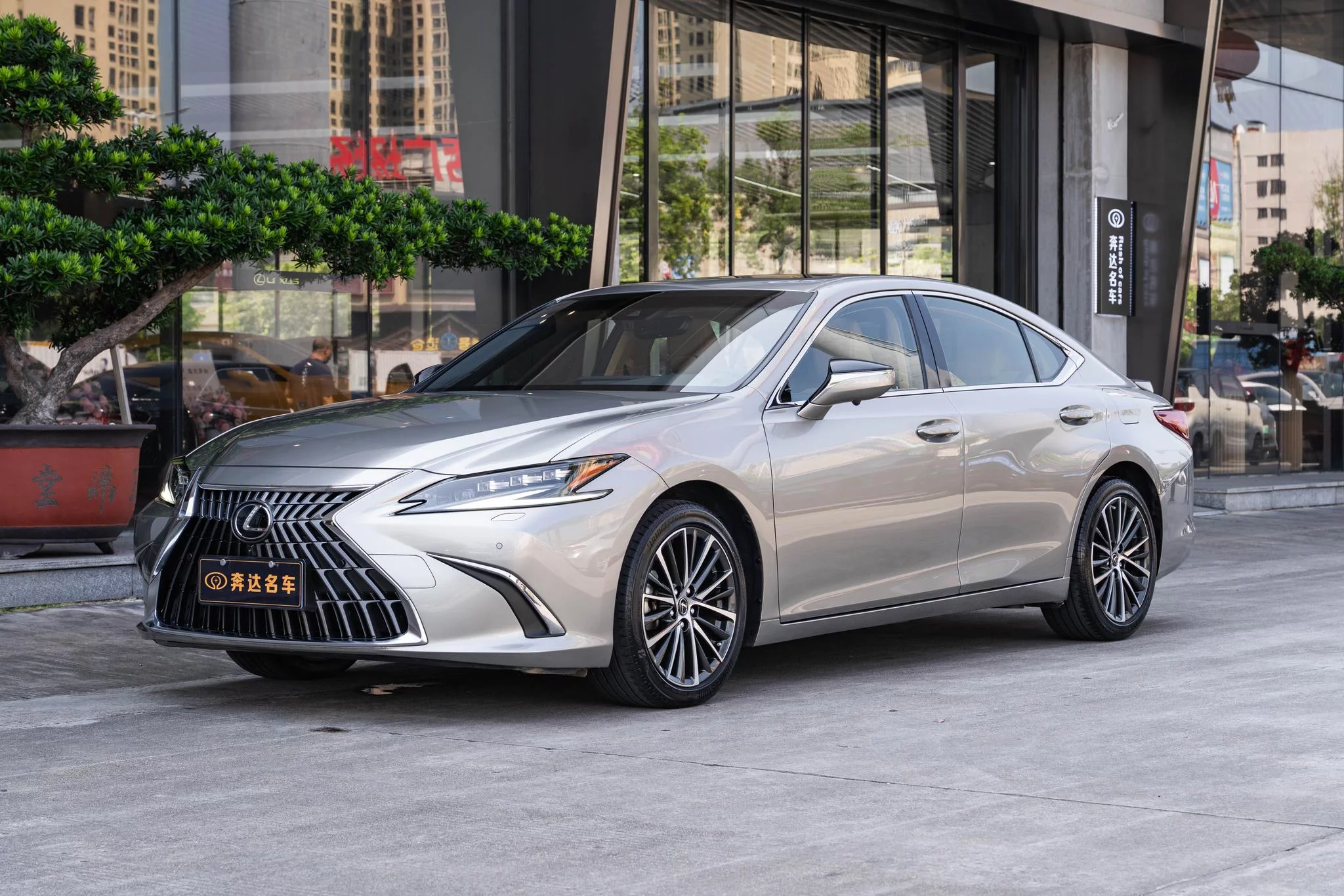 Lexus ES