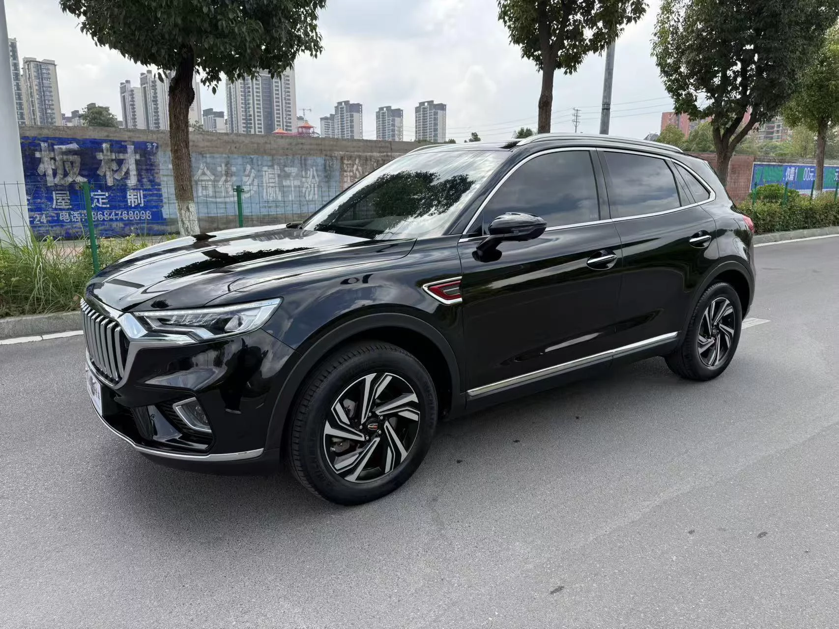 Hongqi HS5