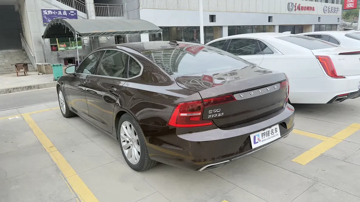 Volvo S90