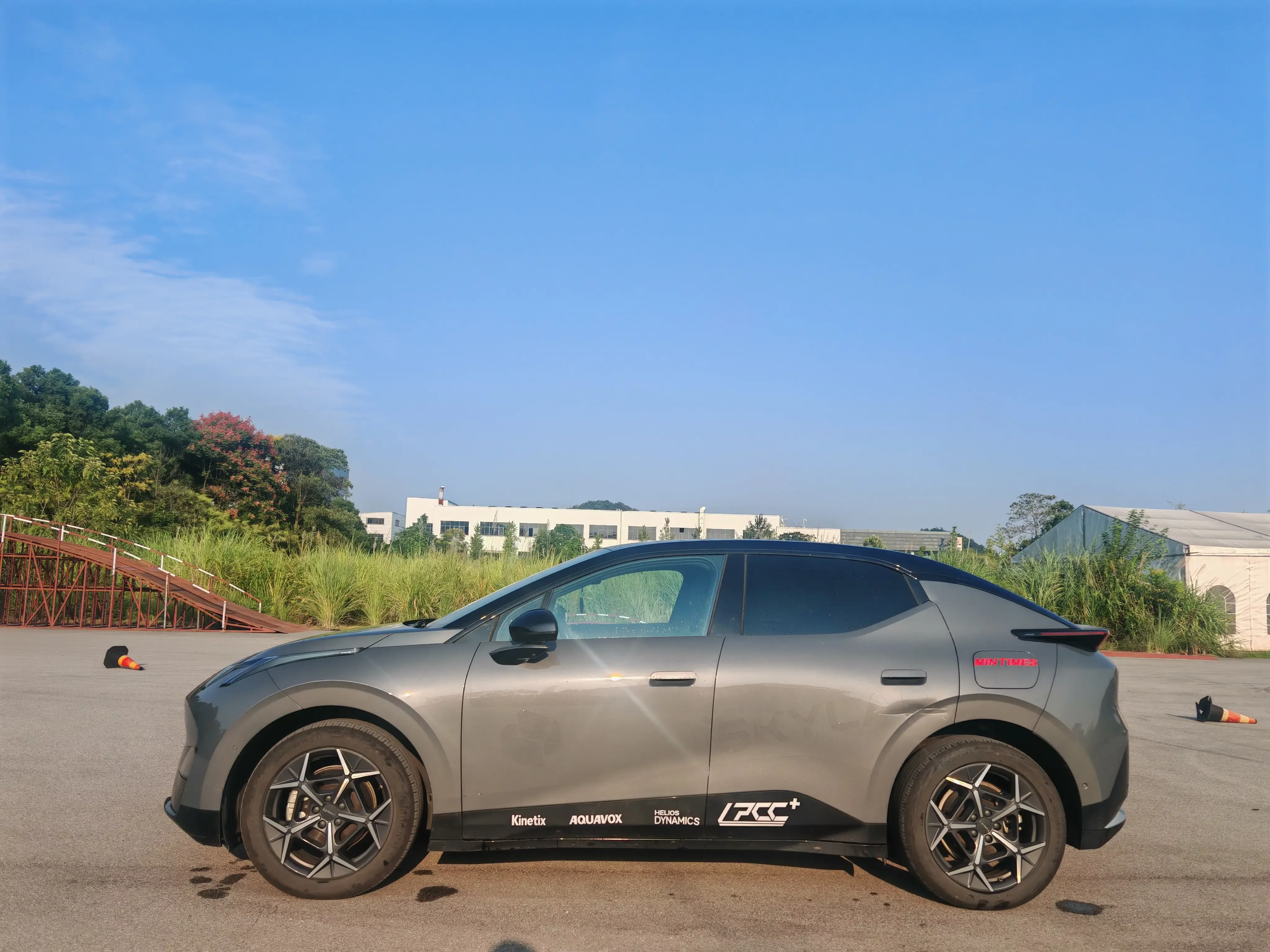 Lynk & Co Z20