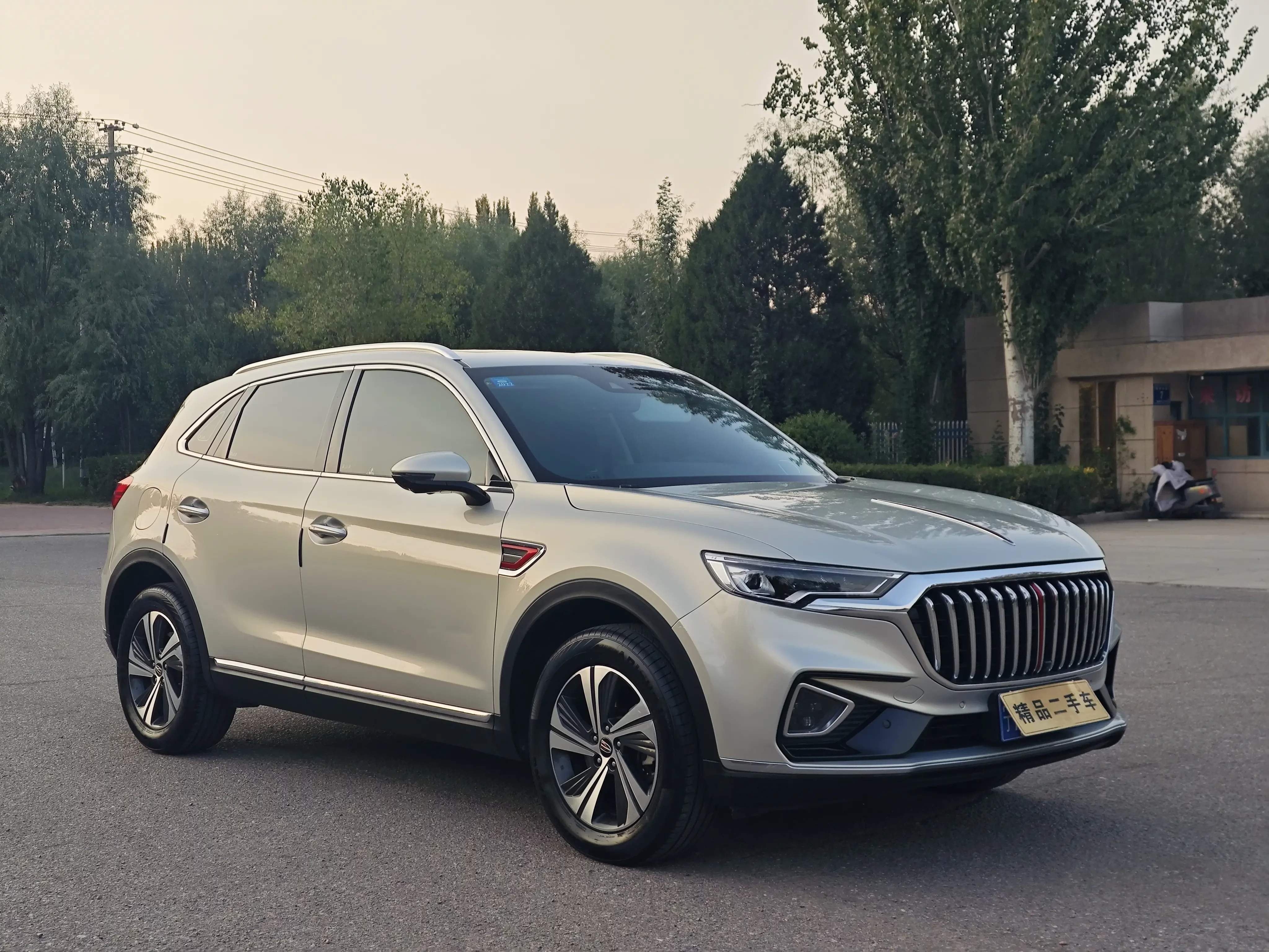 Hongqi HS5