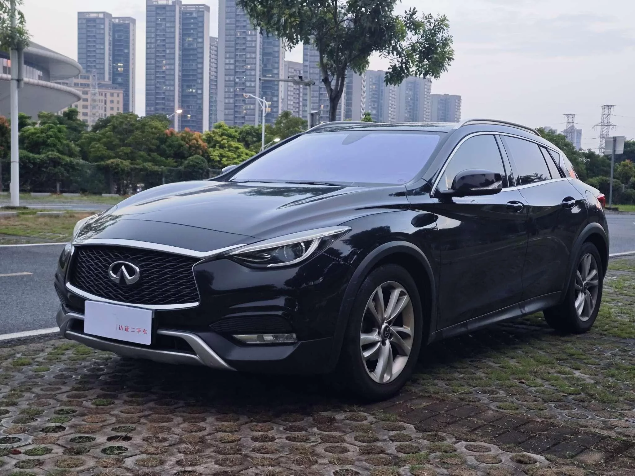 Infiniti QX30
