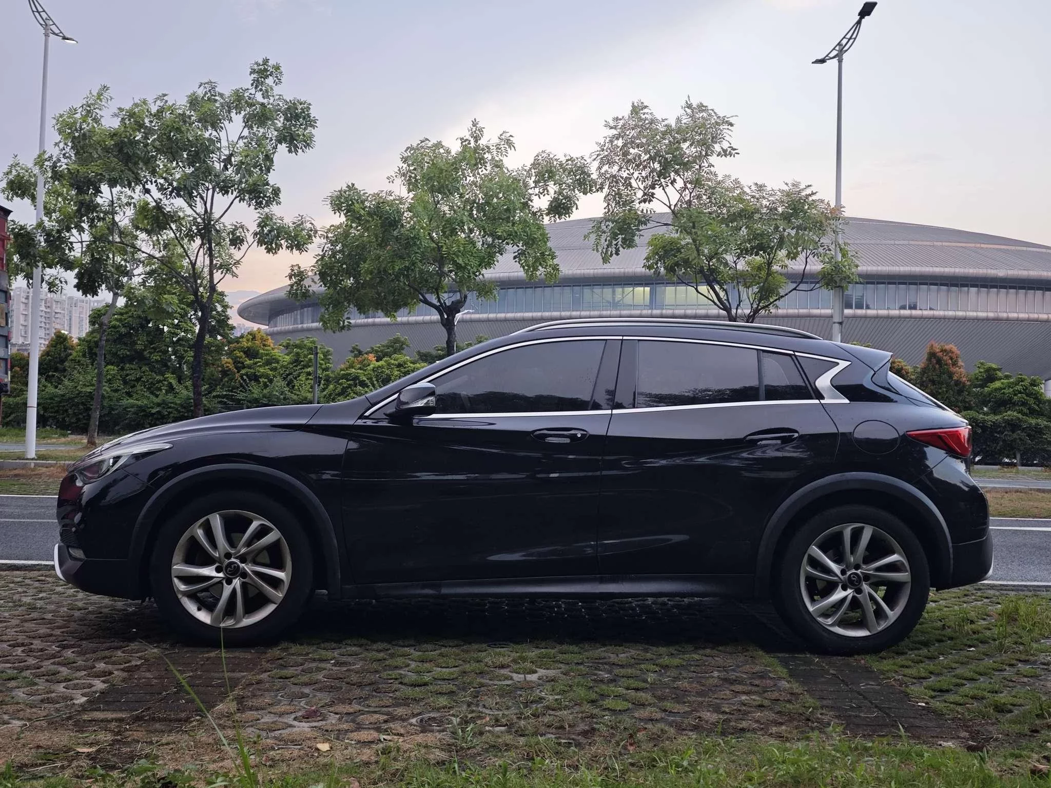 Infiniti QX30