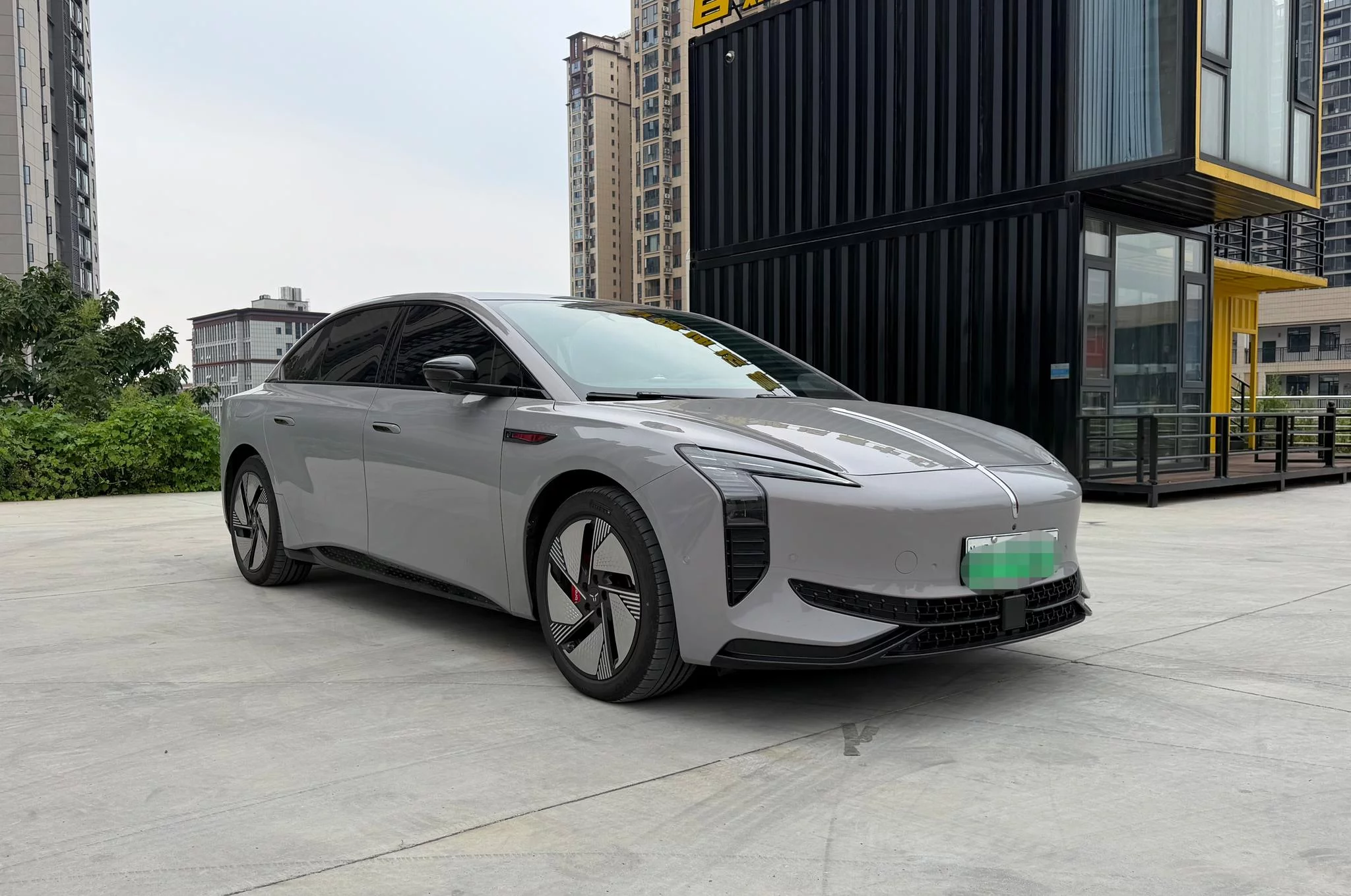 Hongqi EH7